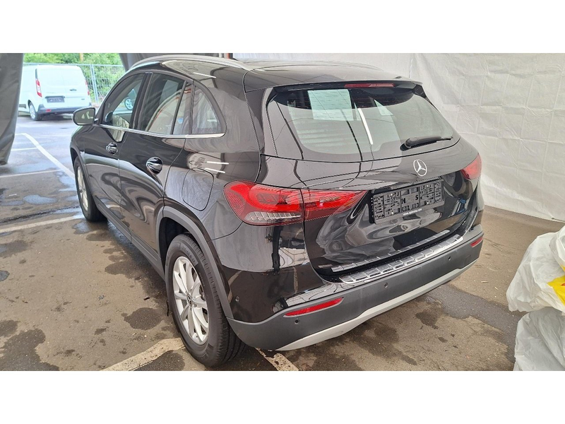 Mercedes-Benz GLA 180 d Style Pano S-Dach ACC BLIS Key Lane — photo 7