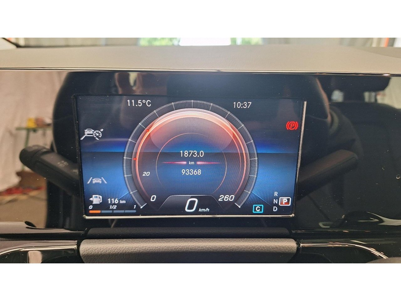 Mercedes-Benz GLA 180 d Style Pano S-Dach ACC BLIS Key Lane — photo 9
