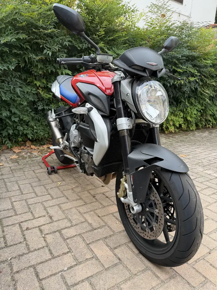 MV Agusta Brutale 800