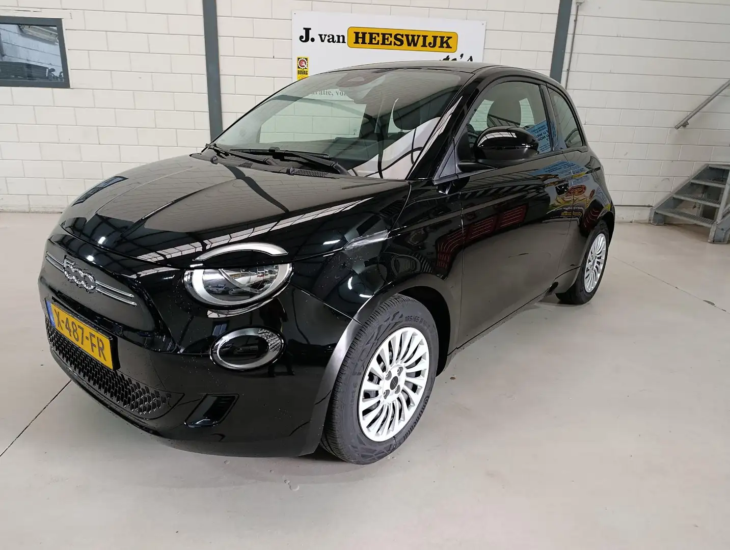 Fiat 500e Urban 42 kWh Airco | Audio | Carplay | Cruisecontr Zwart - 1