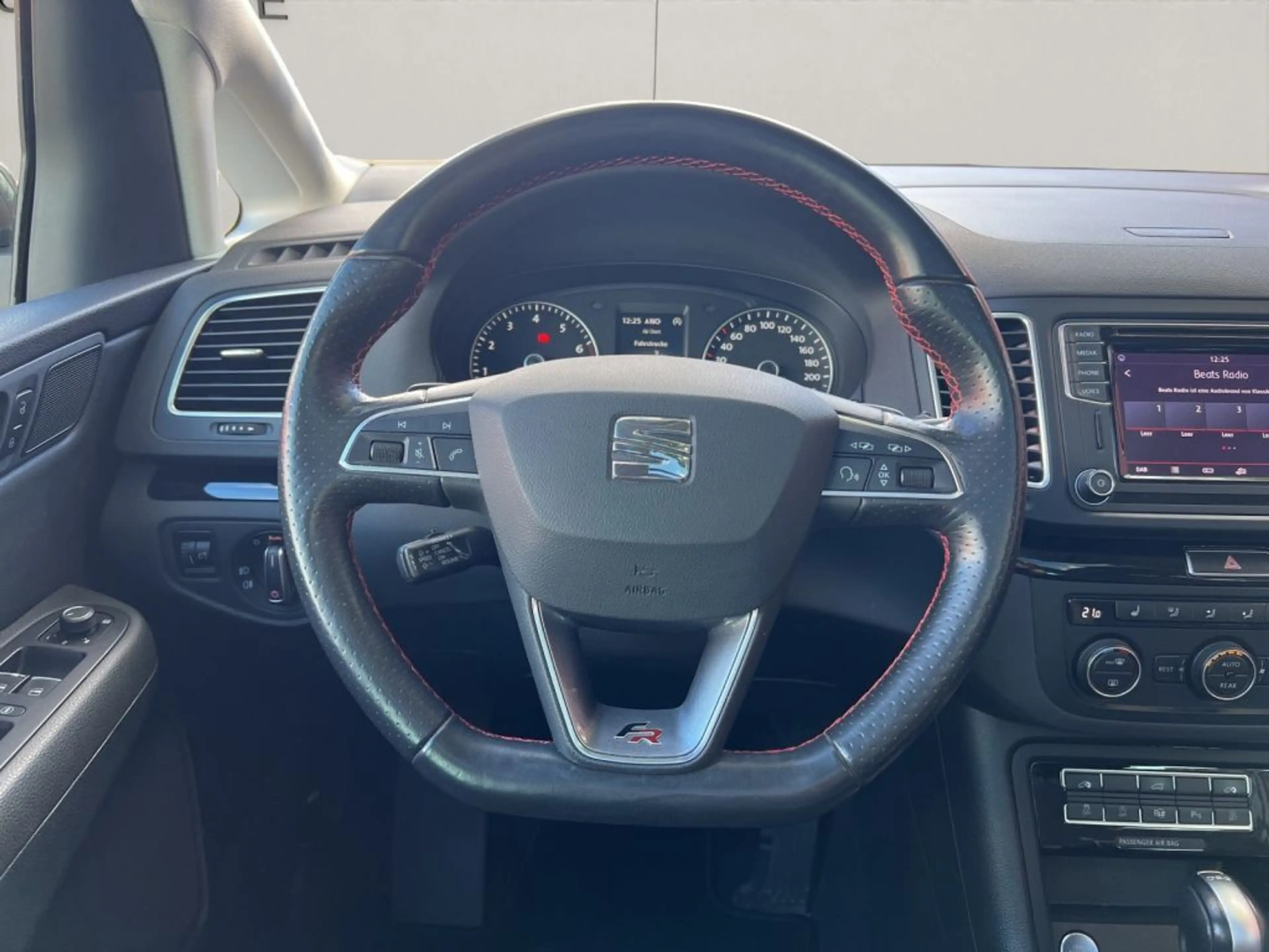 SEAT Alhambra 1.4 TSI S&S DSG FR-LINE+PANO+7.SITZ+MAS — photo 12
