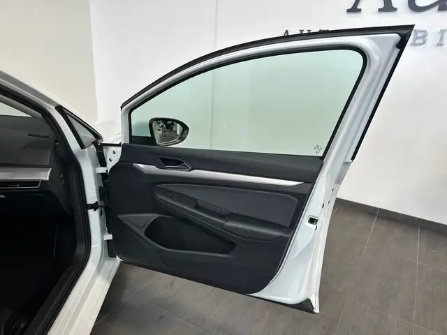 Volkswagen Golf view 8