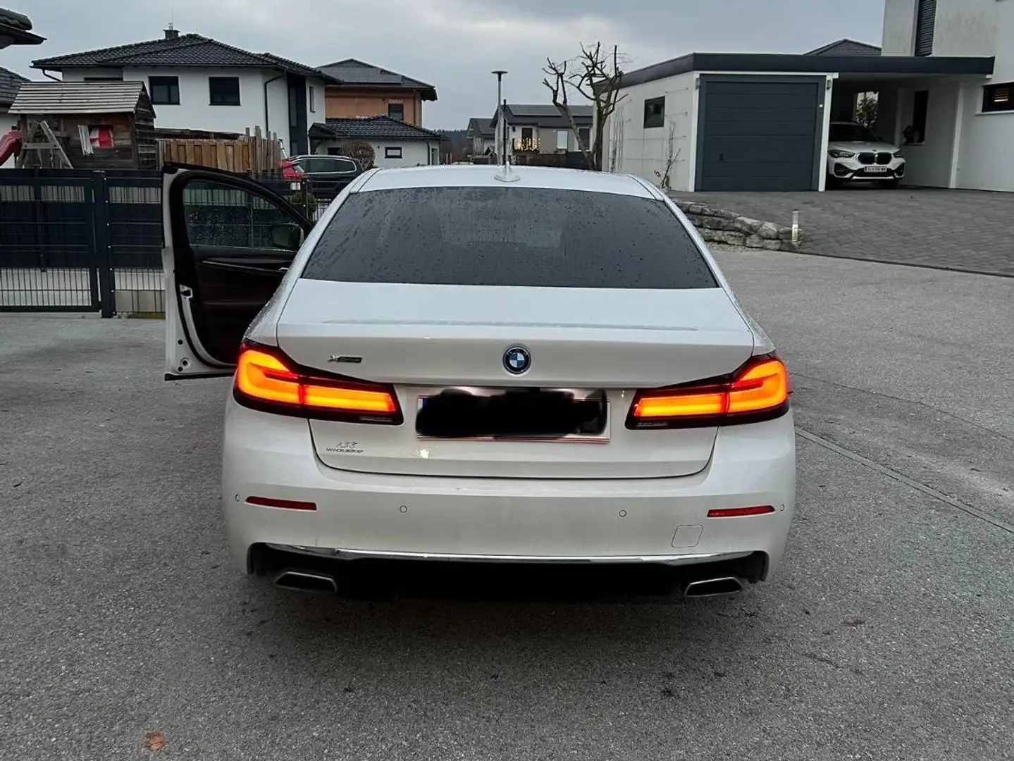 BMW 545 545e PHEV xDrive Aut. Weiß - 1