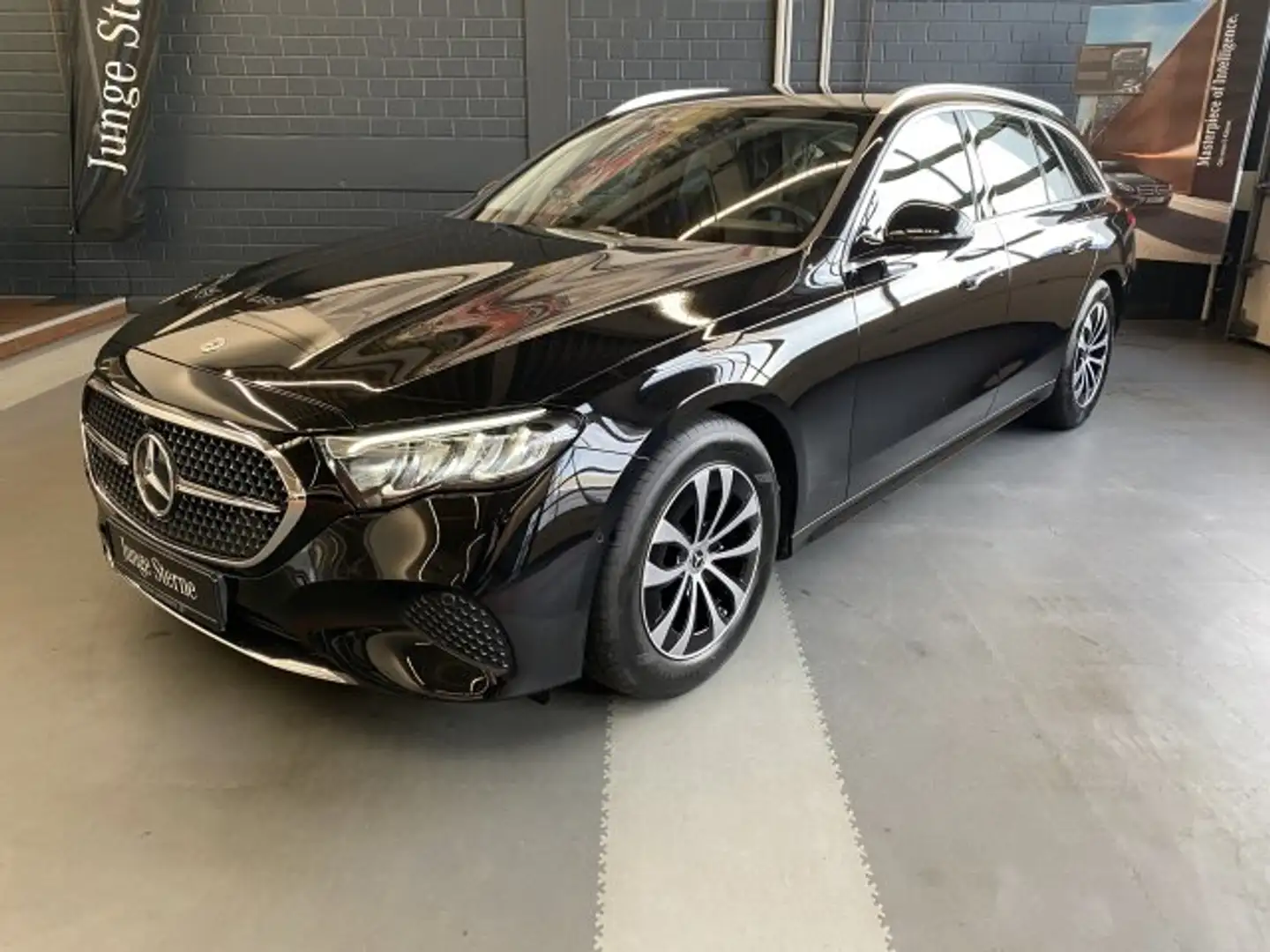 Mercedes-Benz E 200 E 200 T Avantgarde Distronic LED MBUX Kamera AHK Negru - 2
