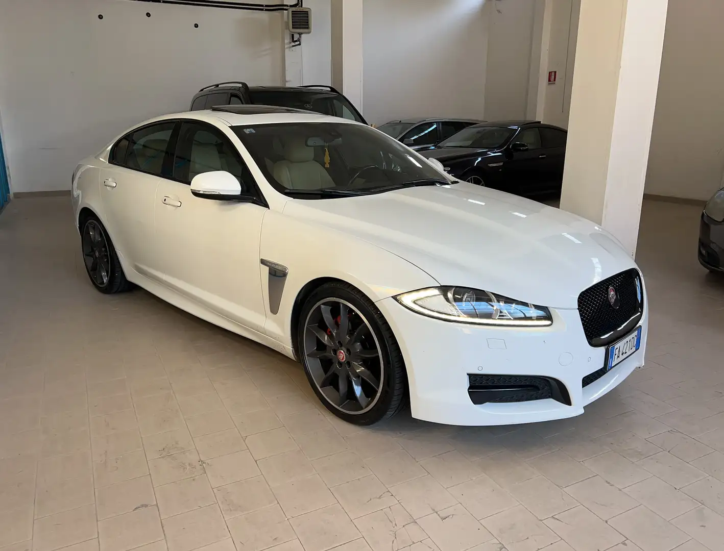 Jaguar XF R-Sport - 1