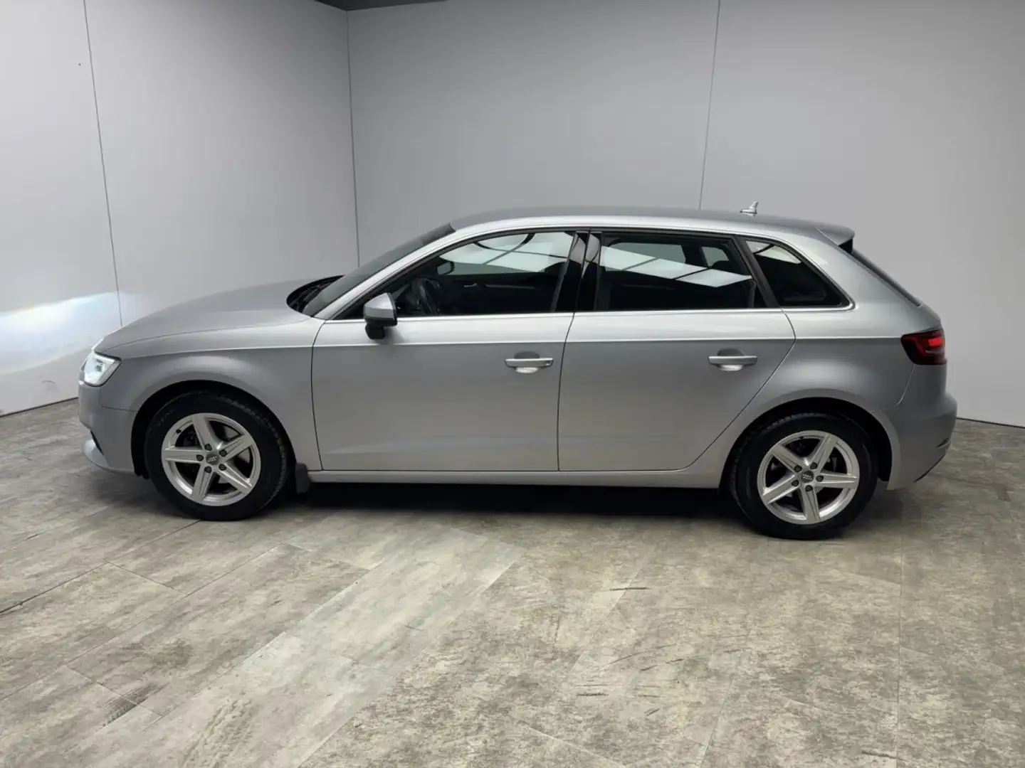Audi A3 Sportback 1.0 TFSI Klima Xenon Einparkhilfe Silber - 2