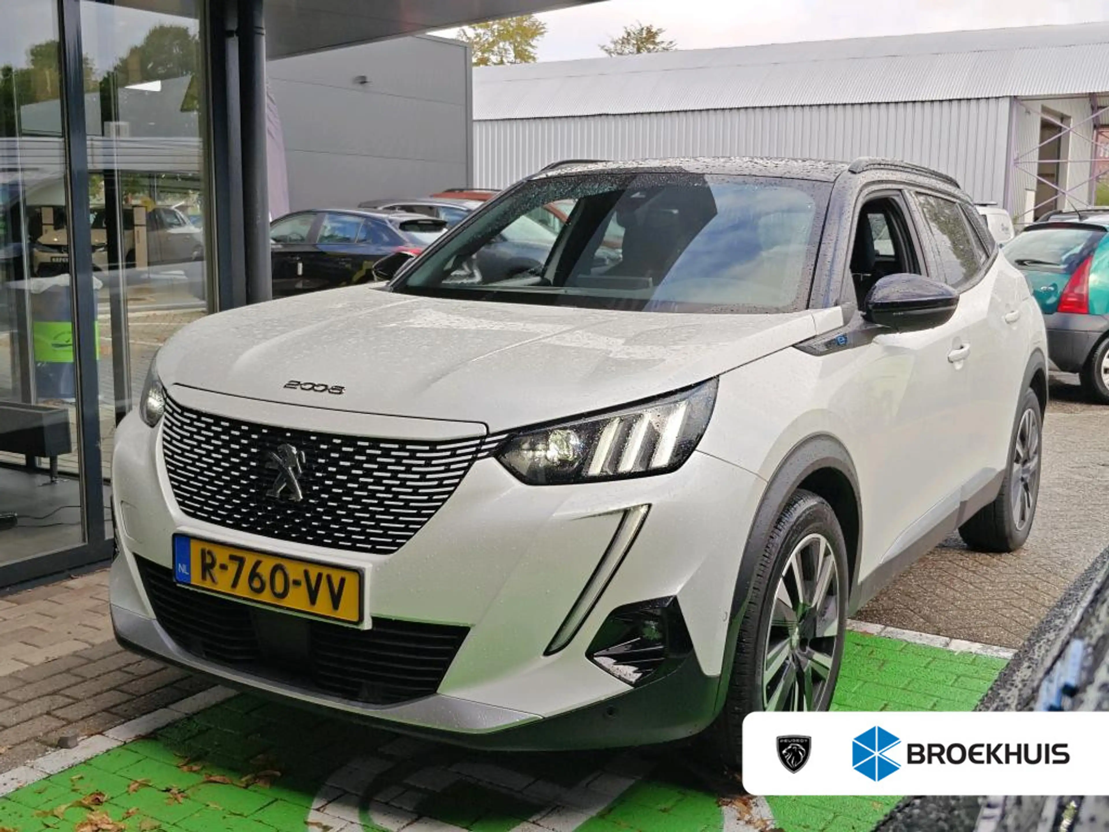 Peugeot e-2008 EV GT Pack 50 kWh | Fase 3 laden | Panorama/schuif