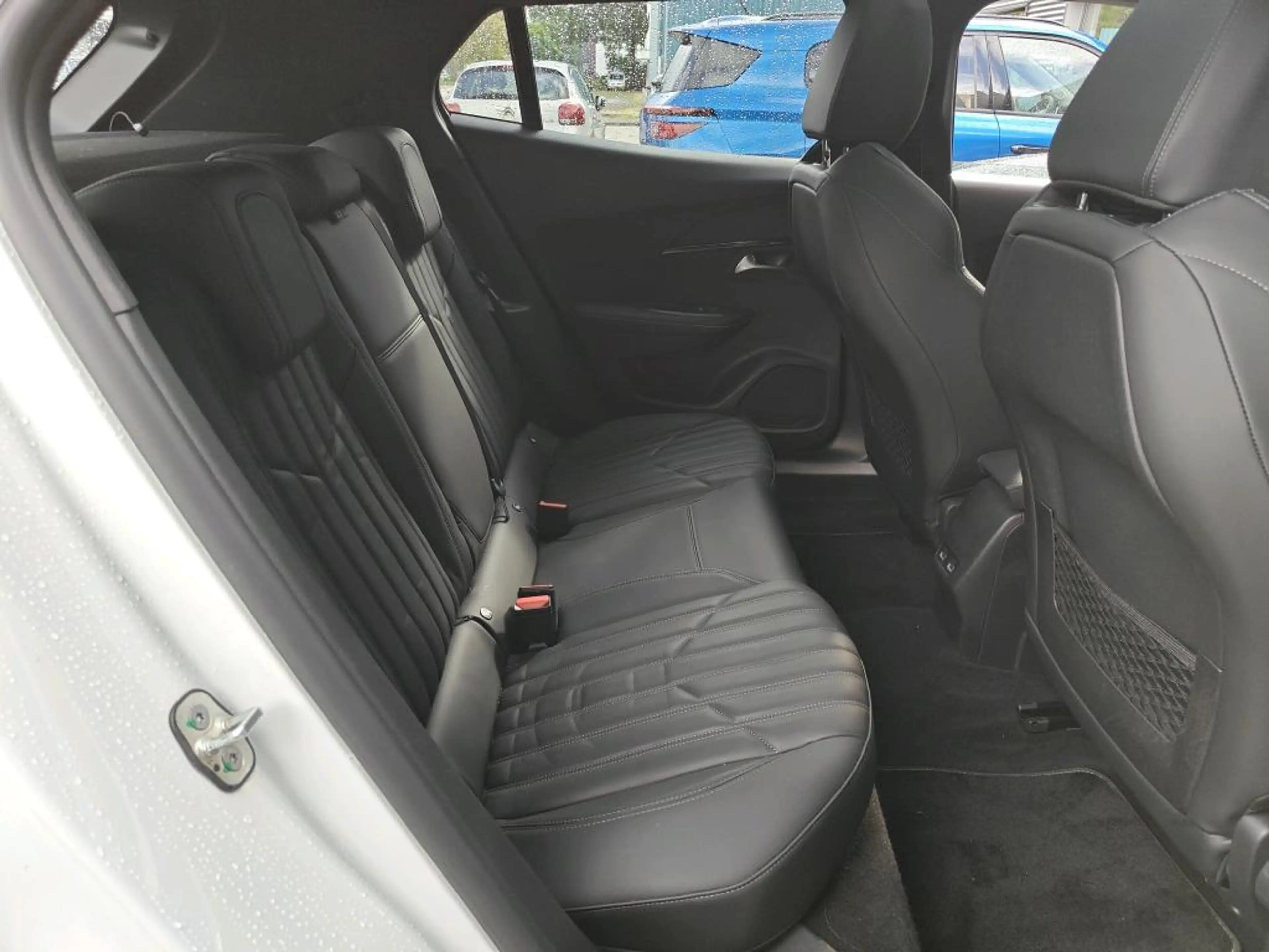 Peugeot e-2008 EV GT Pack 50 kWh | Fase 3 laden | Panorama/schuif — photo 10