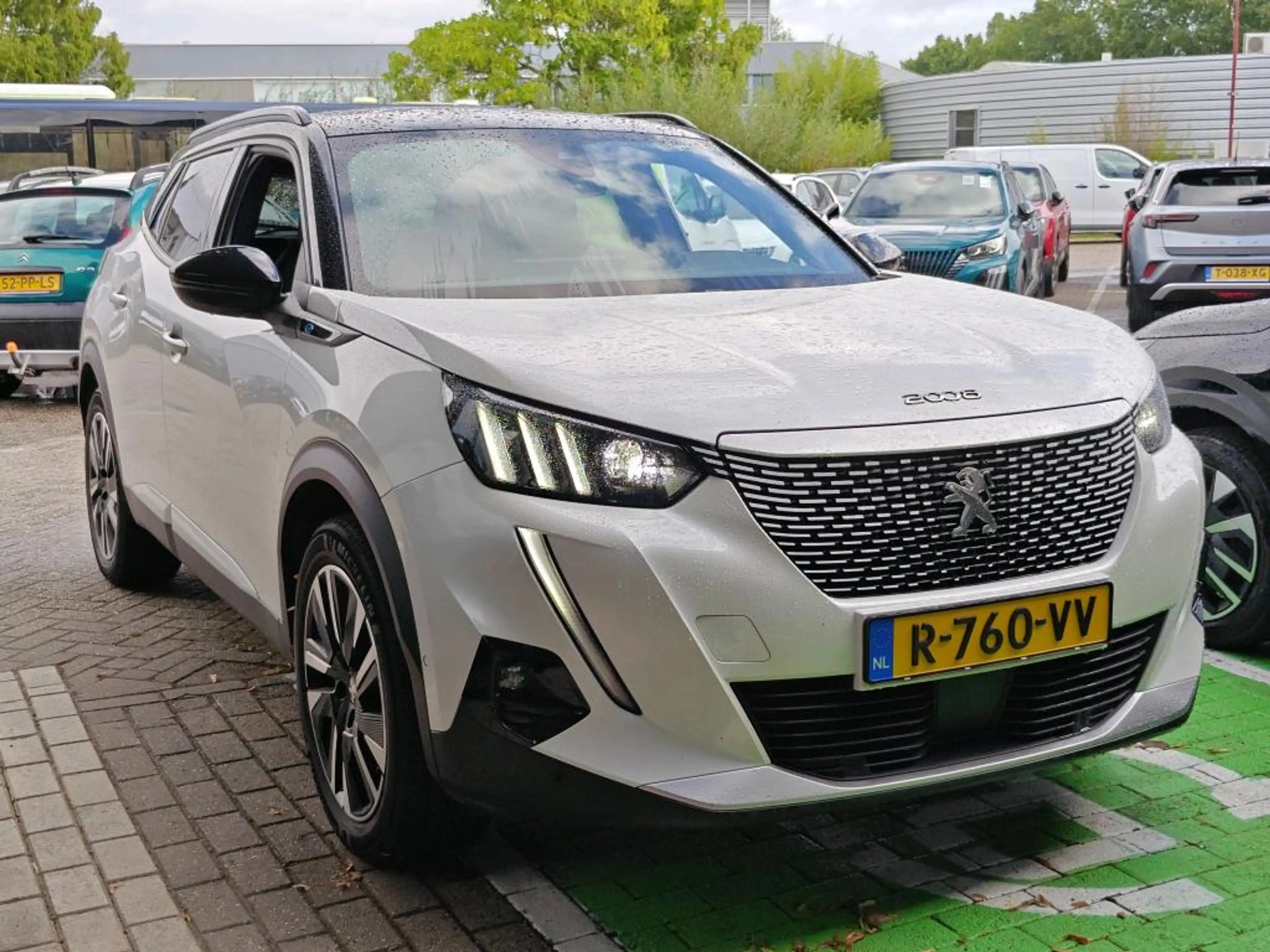 Peugeot e-2008 EV GT Pack 50 kWh | Fase 3 laden | Panorama/schuif — photo 2