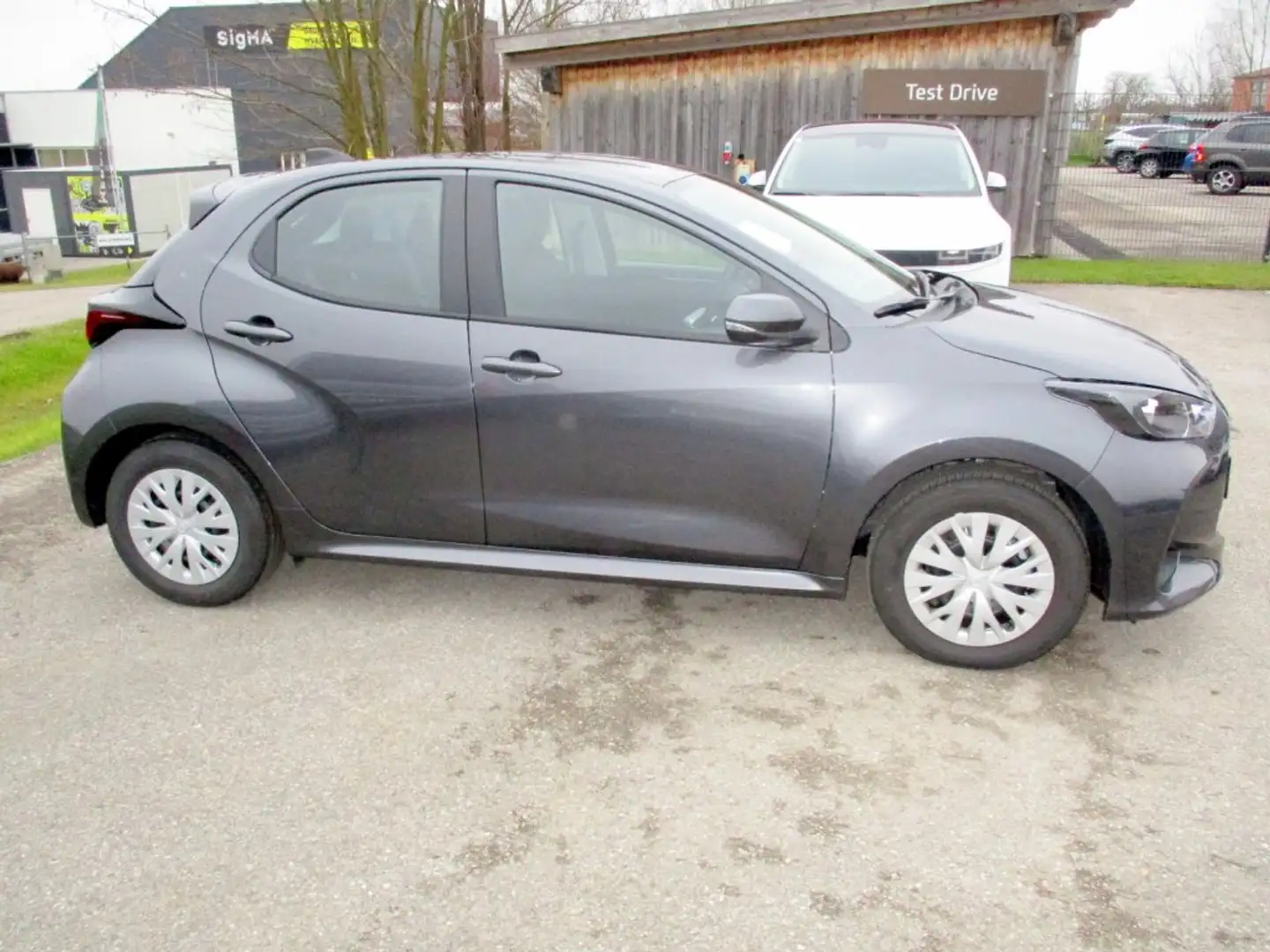Toyota Yaris Hybrid 116 City Gris - 2