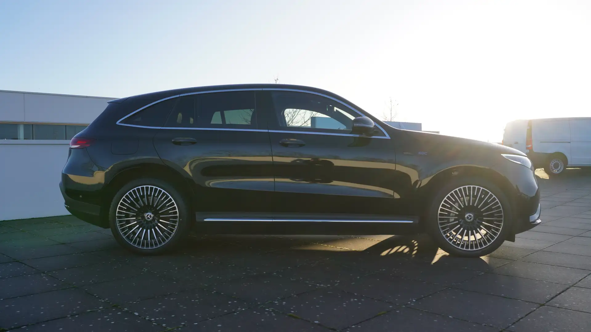 Mercedes-Benz EQC 400 4M/RIJASSIST/21"/HEAD UP/TREKH/MULTIBEAM/THERMATIC Nero - 2