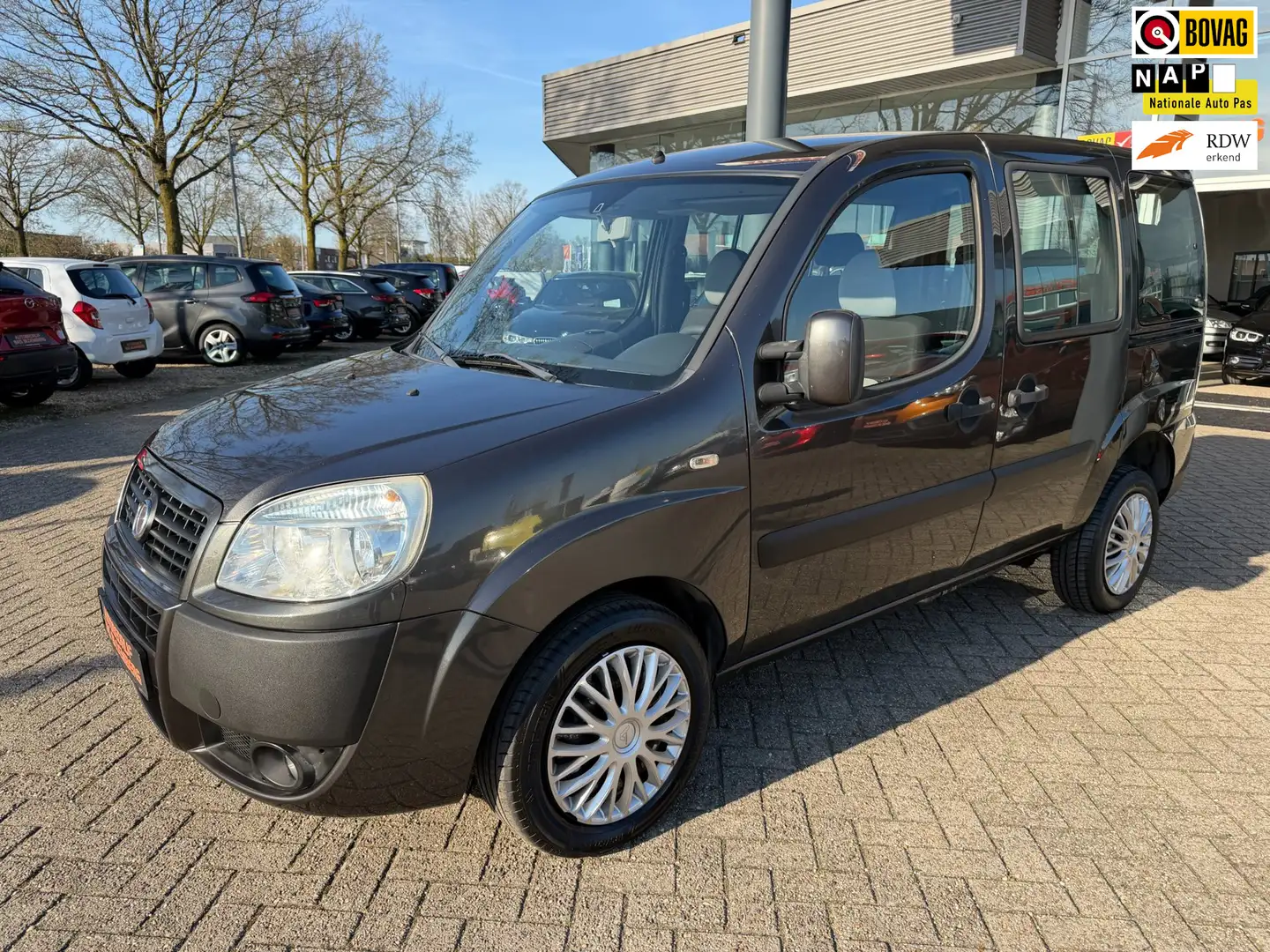 Fiat Doblo 1.4 Dynamic, Airco, rolstoel auto, 4 persoons, Grau - 1