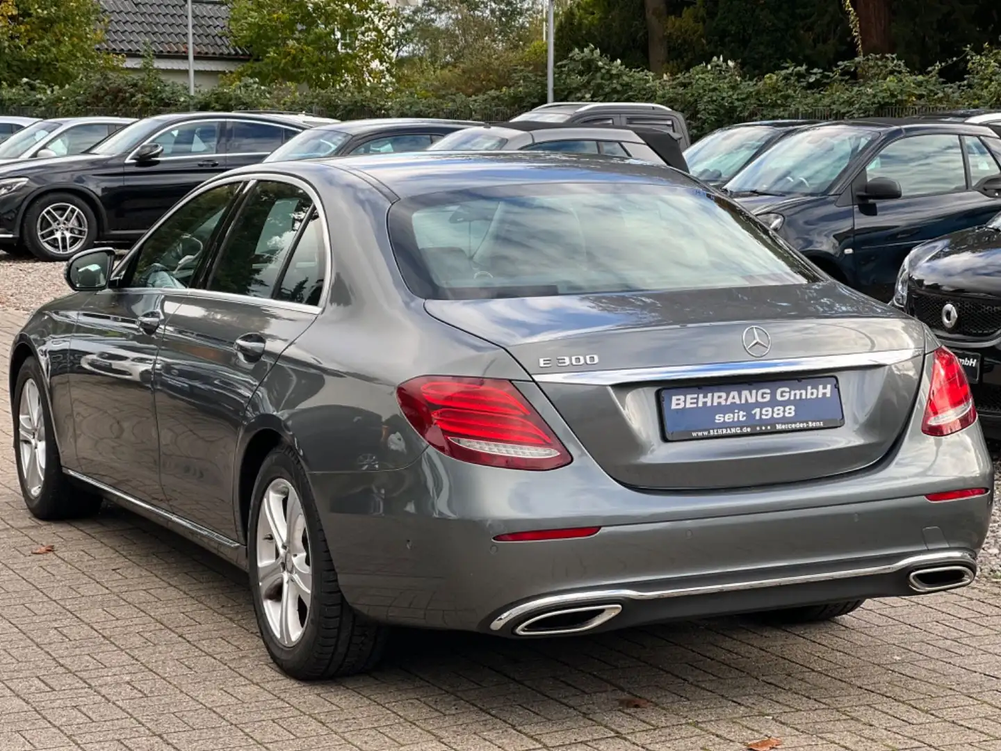 Mercedes-Benz E 300 *AVANTGARDE*NAVI*KAMERA*COMAND* Gris - 2