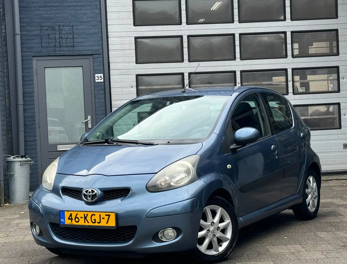 Toyota Aygo 1.0-12V Comfort | Airco | Cruise | CarPlay | PDC | Blauw - 1