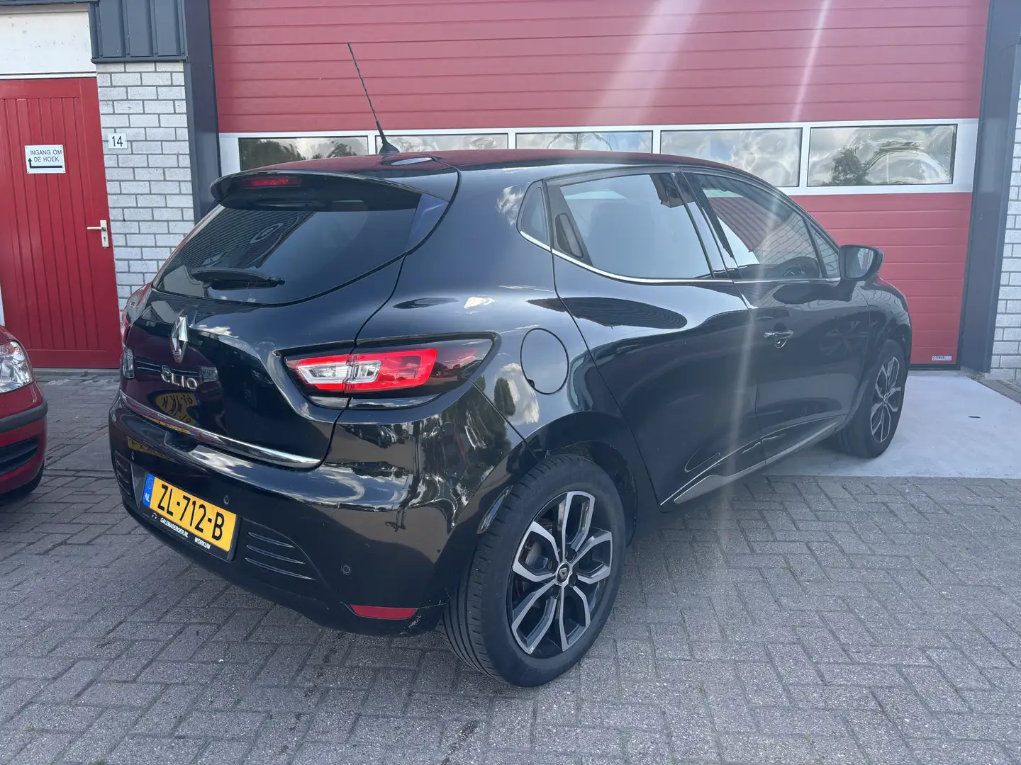 Renault Clio 0.9 TCe Intens FULL LED / CARPLAY / NAVI / CLIMA / Zwart - 2