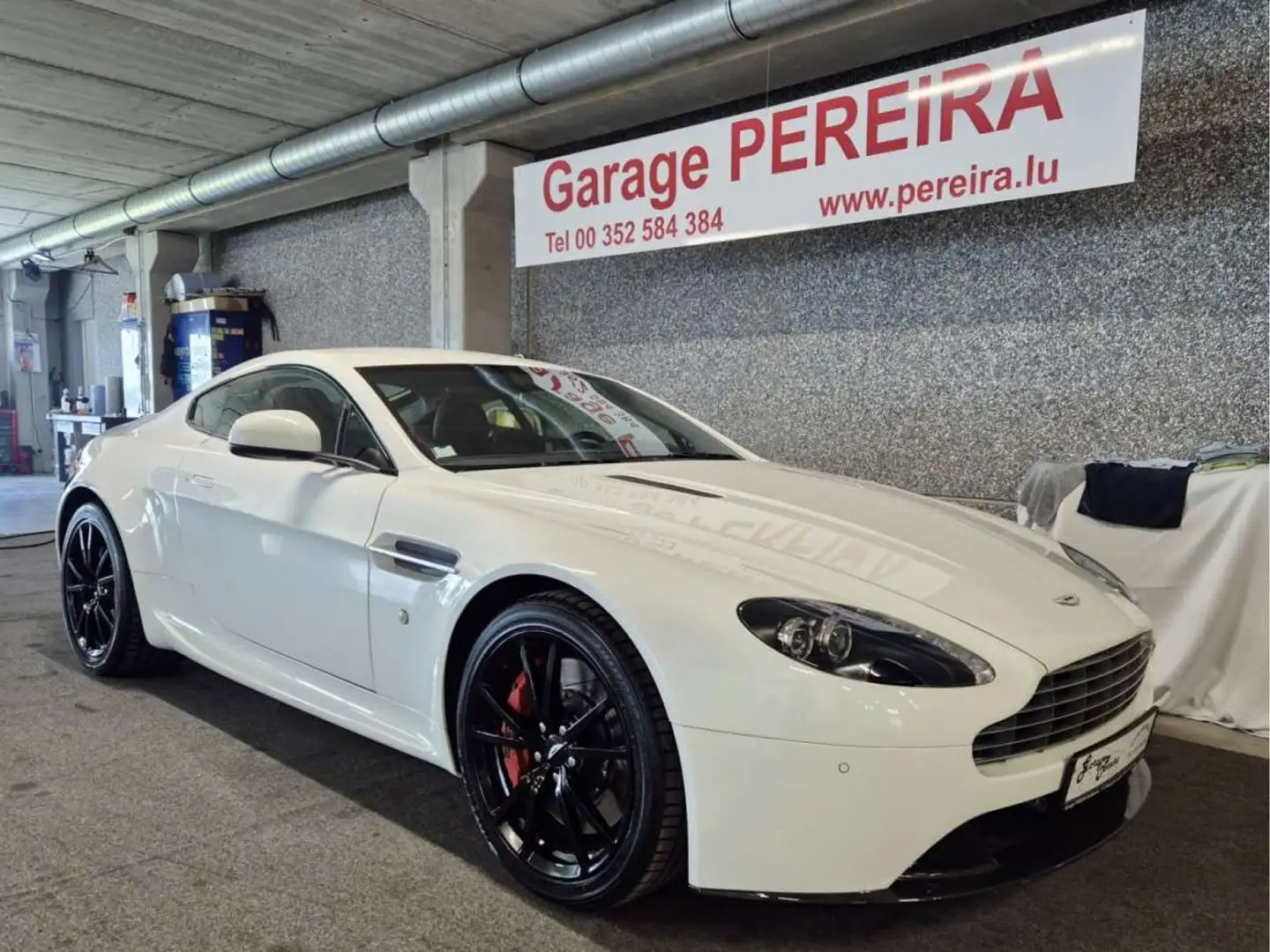 Aston Martin V8 Vantage EUROPA CARBON CUIR NAVI Blanc - 1
