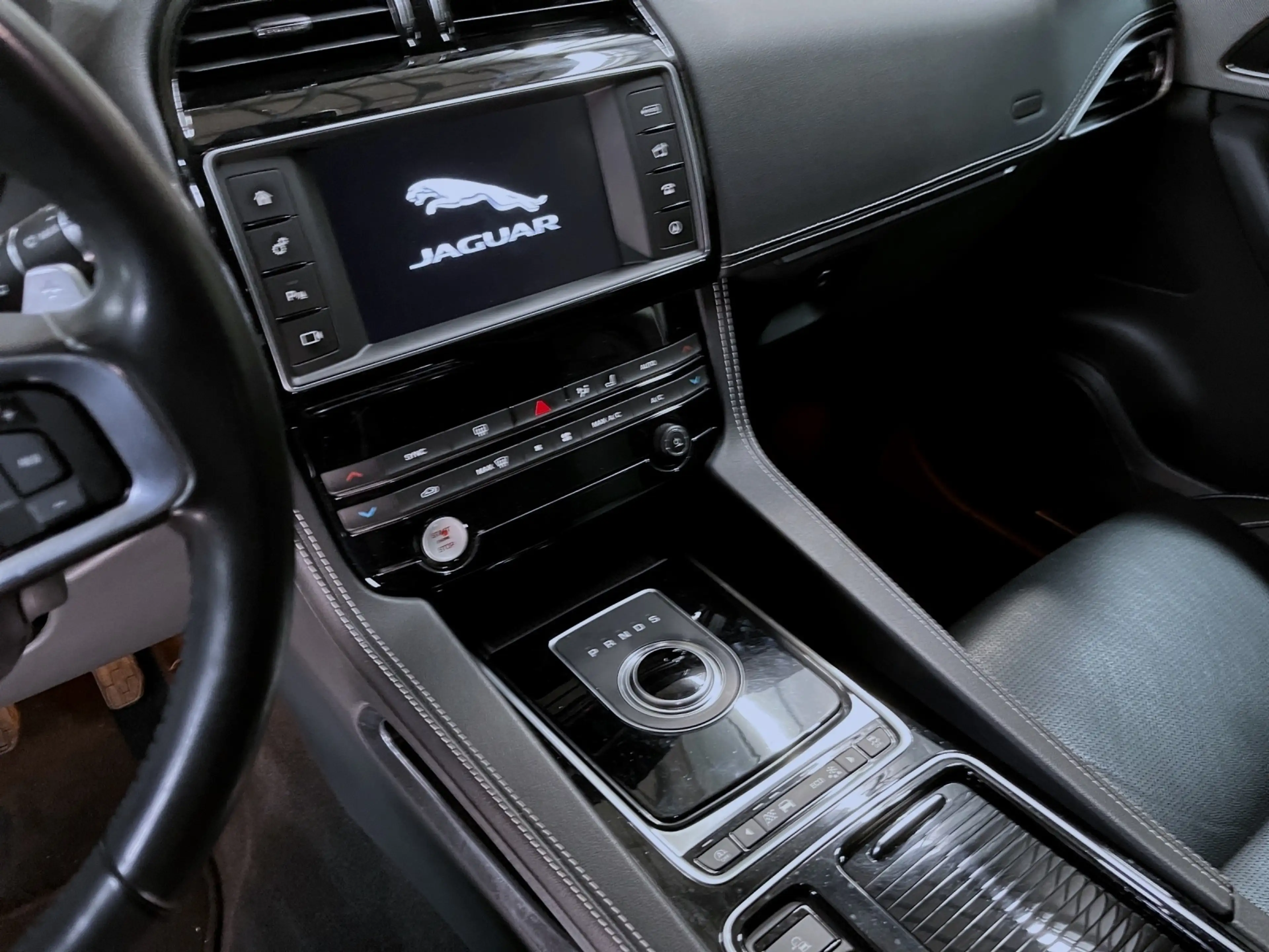 Jaguar F-Pace R-Sport AWD — photo 12