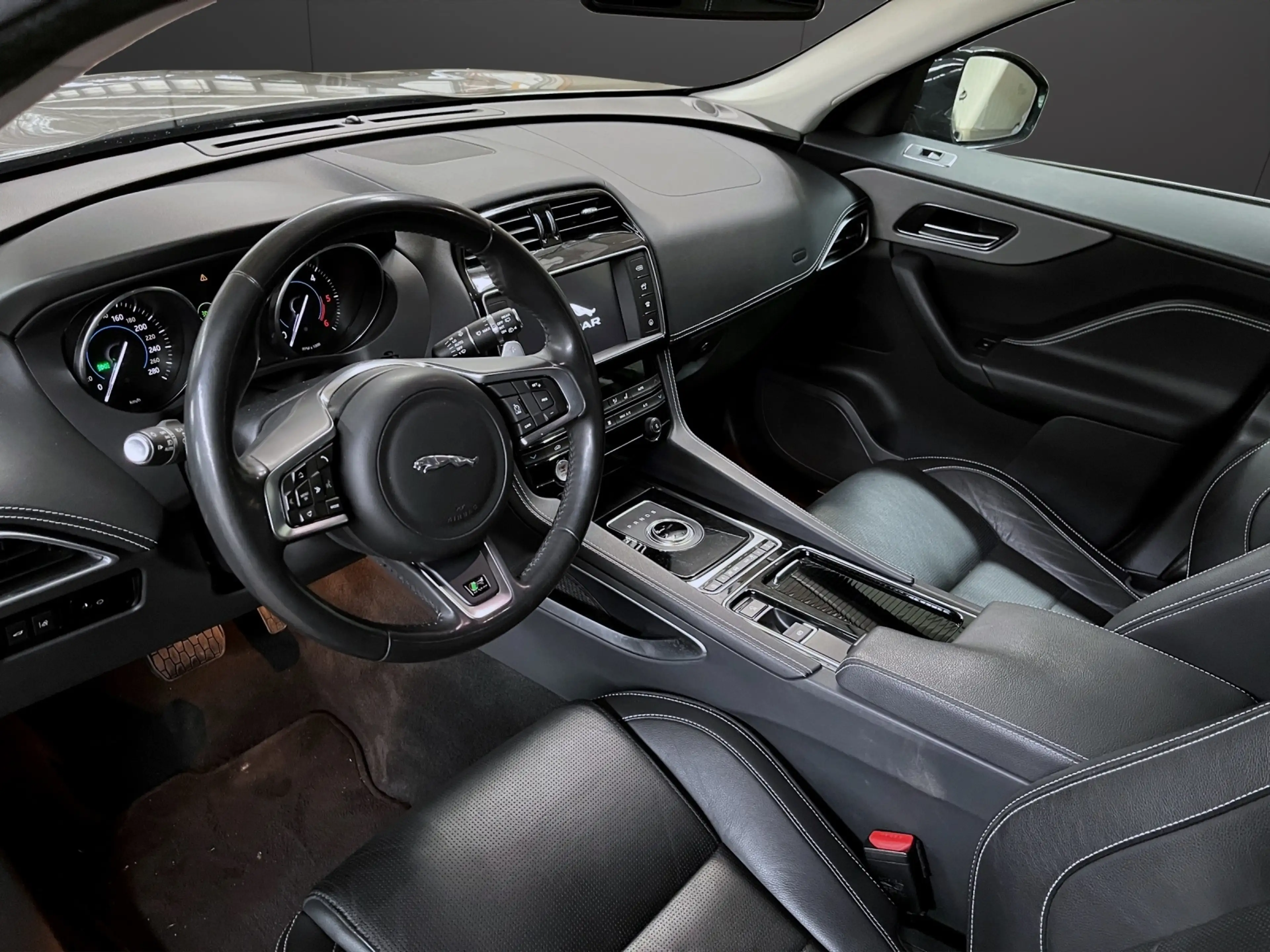 Jaguar F-Pace R-Sport AWD — photo 14