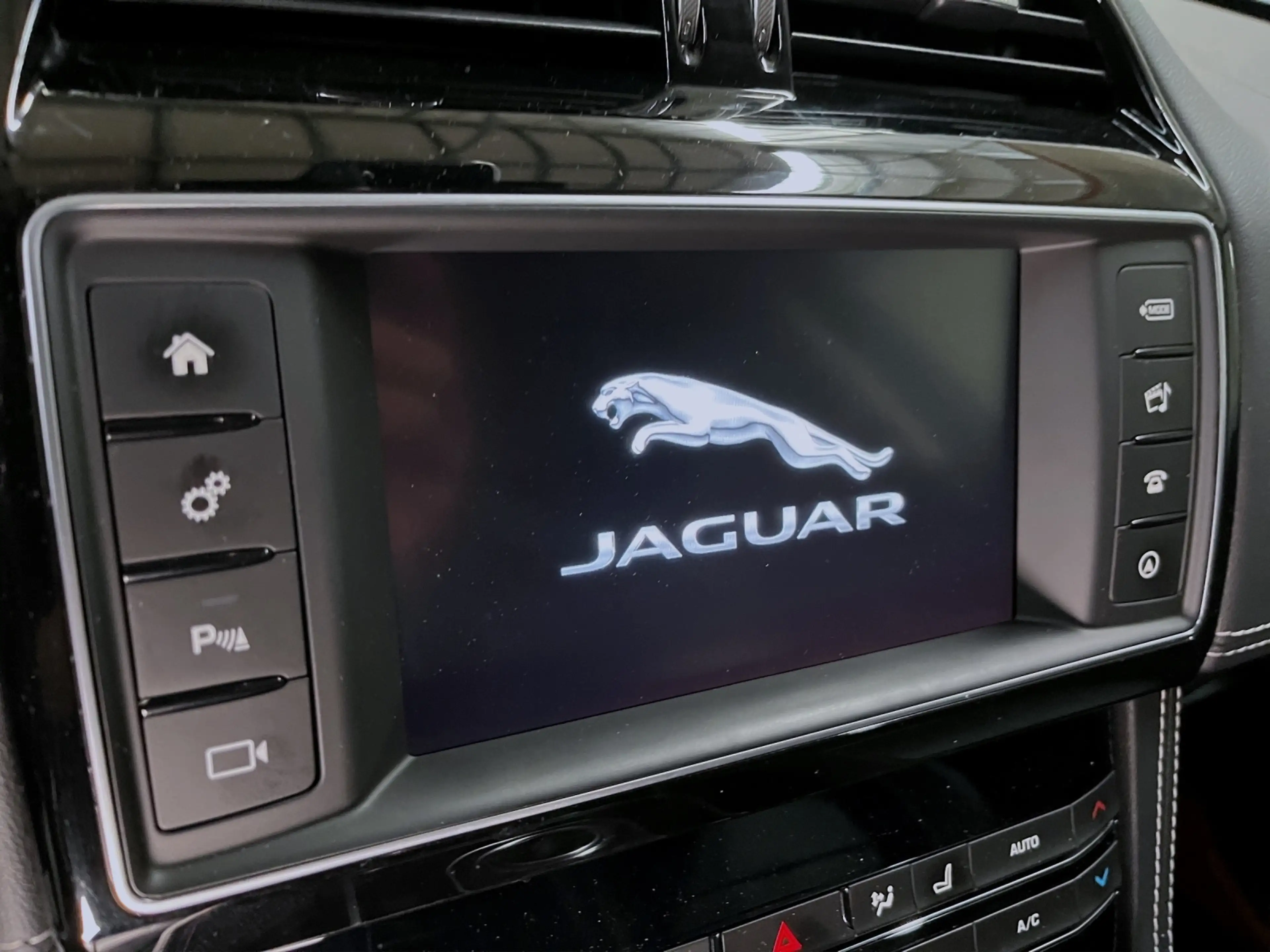 Jaguar F-Pace R-Sport AWD — photo 13