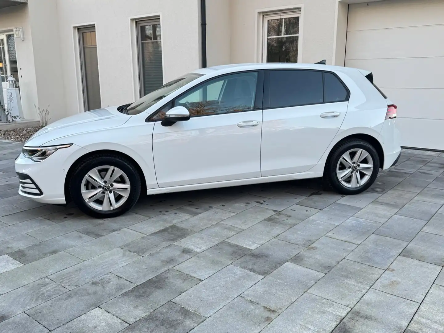 Volkswagen Golf VIII 1,5 TSI Life , ACC , LED , erst 29 TKM Blanco - 2