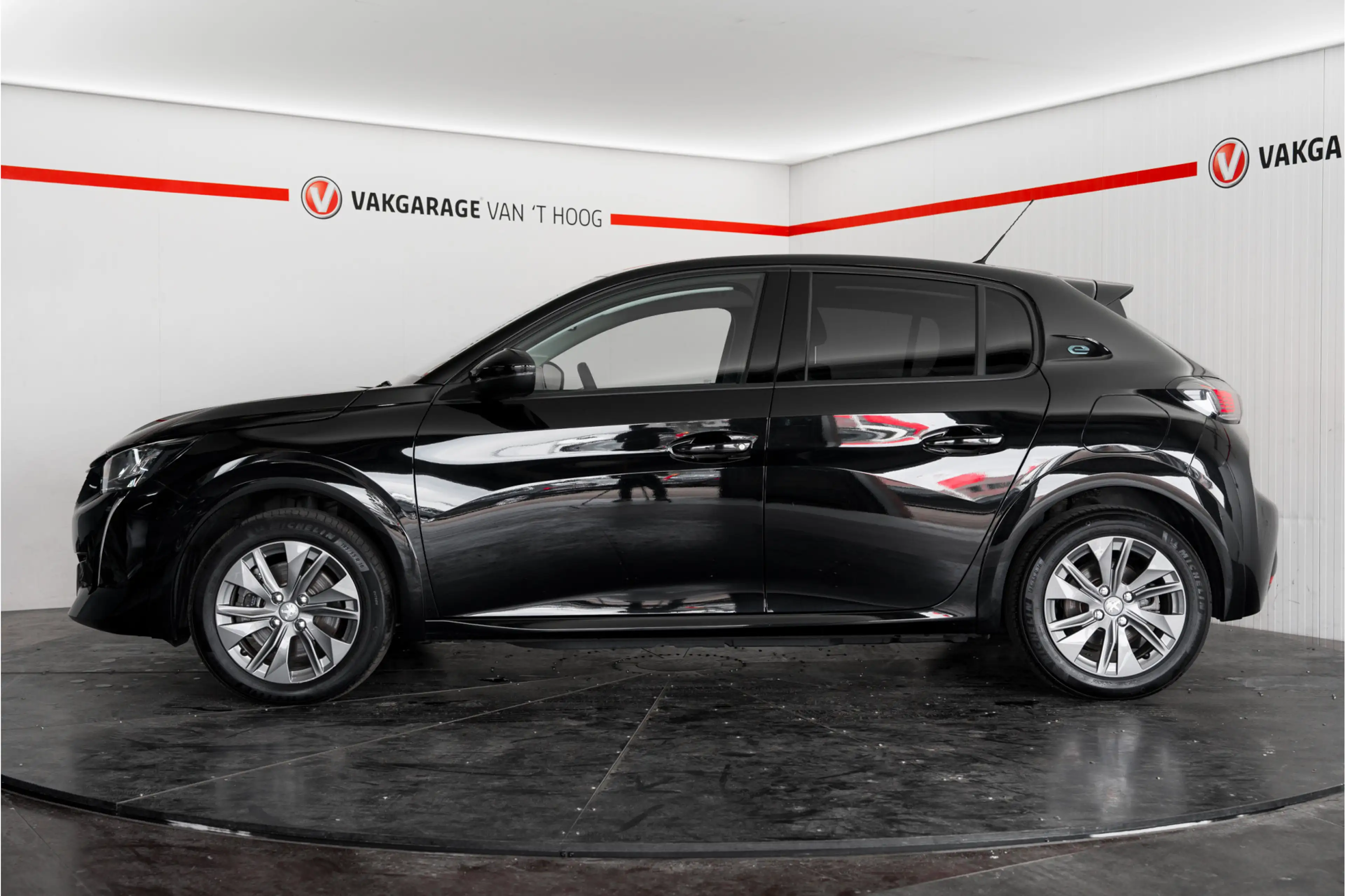 Peugeot e-208 EV Allure 50 kWh 3-fase|Camera|Applecarplay — photo 15