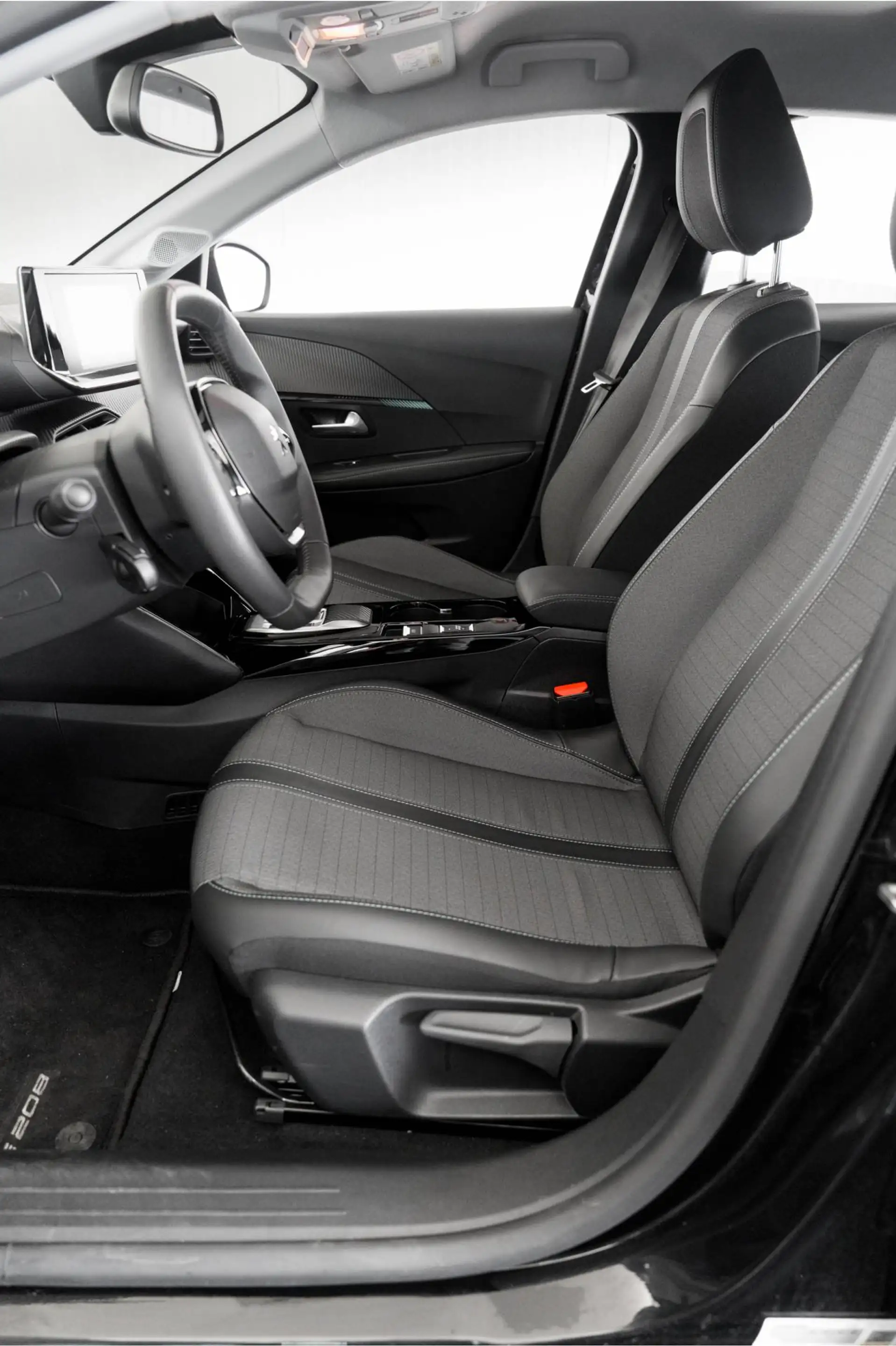 Peugeot e-208 EV Allure 50 kWh 3-fase|Camera|Applecarplay — photo 13