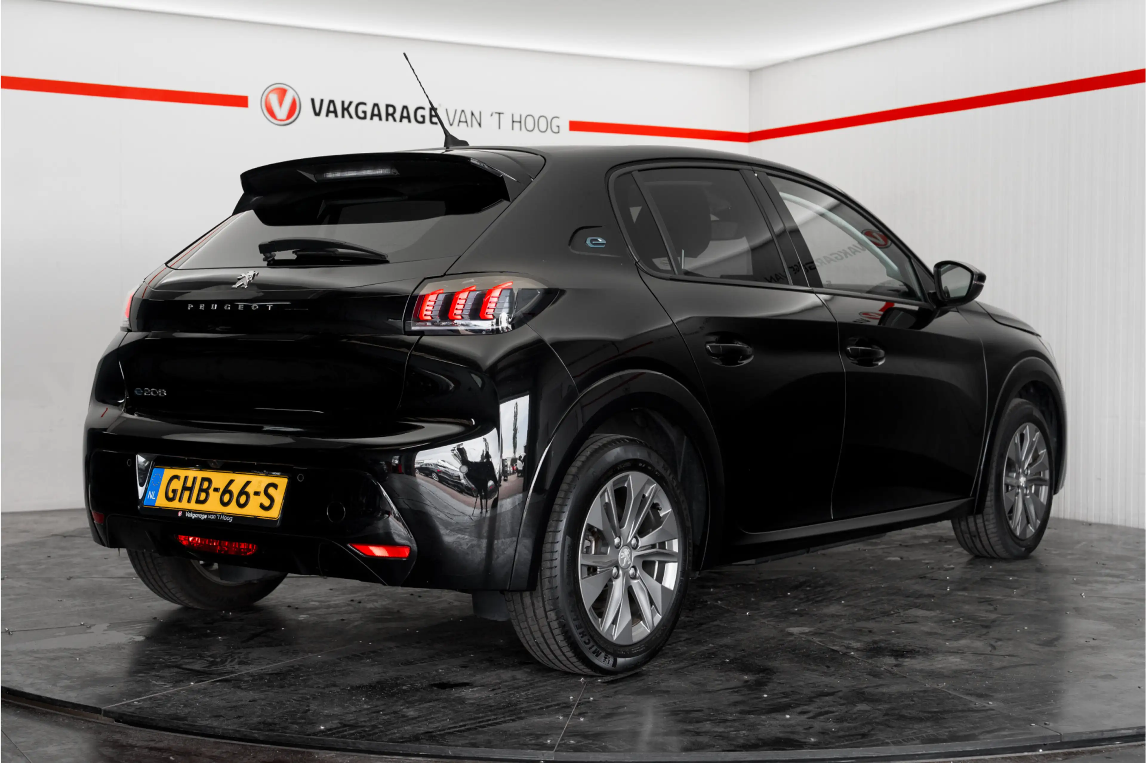 Peugeot e-208 EV Allure 50 kWh 3-fase|Camera|Applecarplay — photo 9
