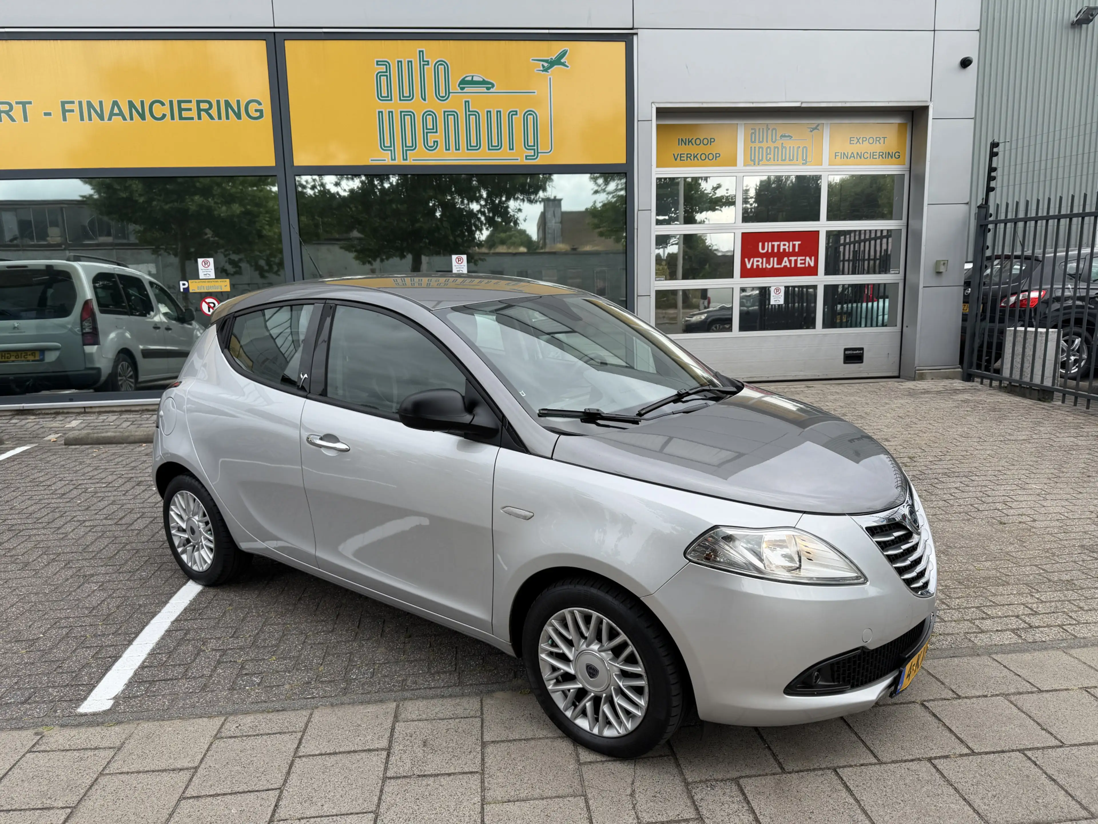 Lancia Ypsilon 0.9 TwinAir Silver Plus * 50.854 Km * Two Tone Col — photo 2