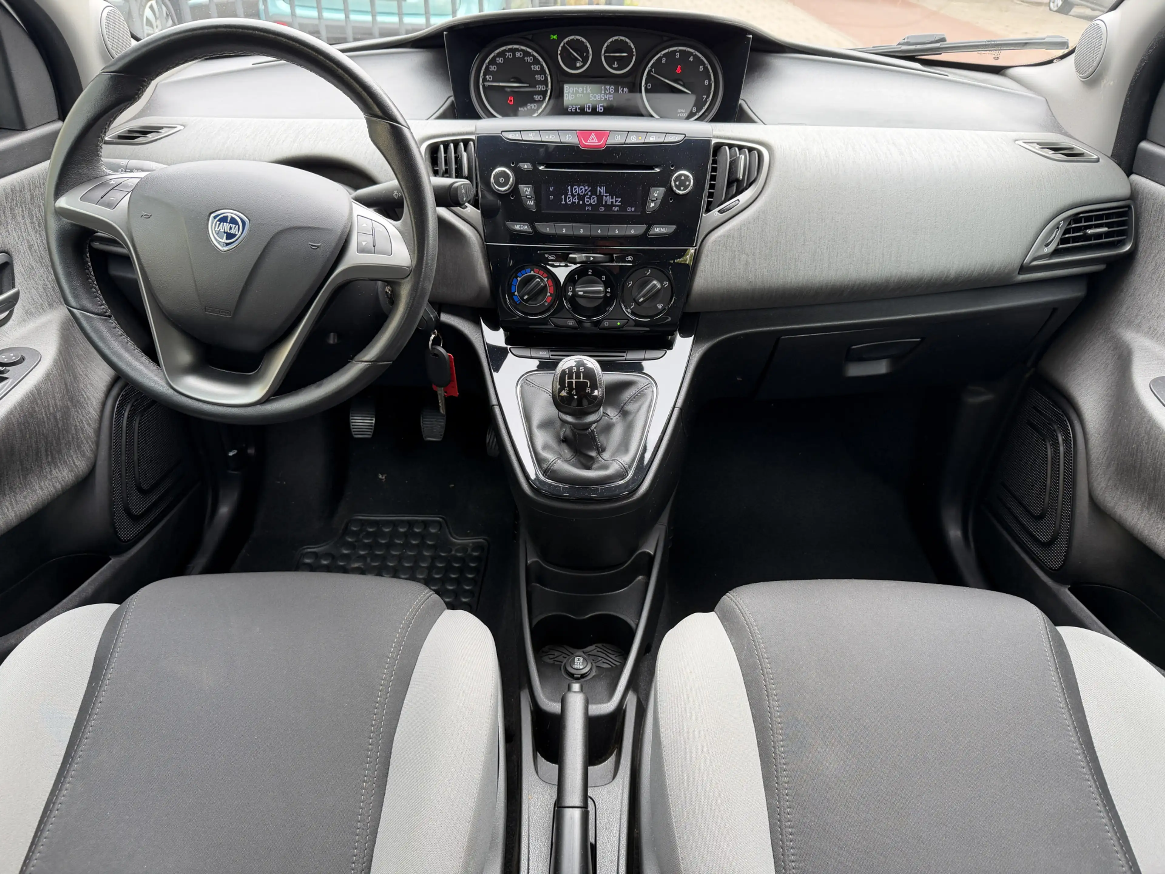 Lancia Ypsilon 0.9 TwinAir Silver Plus * 50.854 Km * Two Tone Col — photo 3