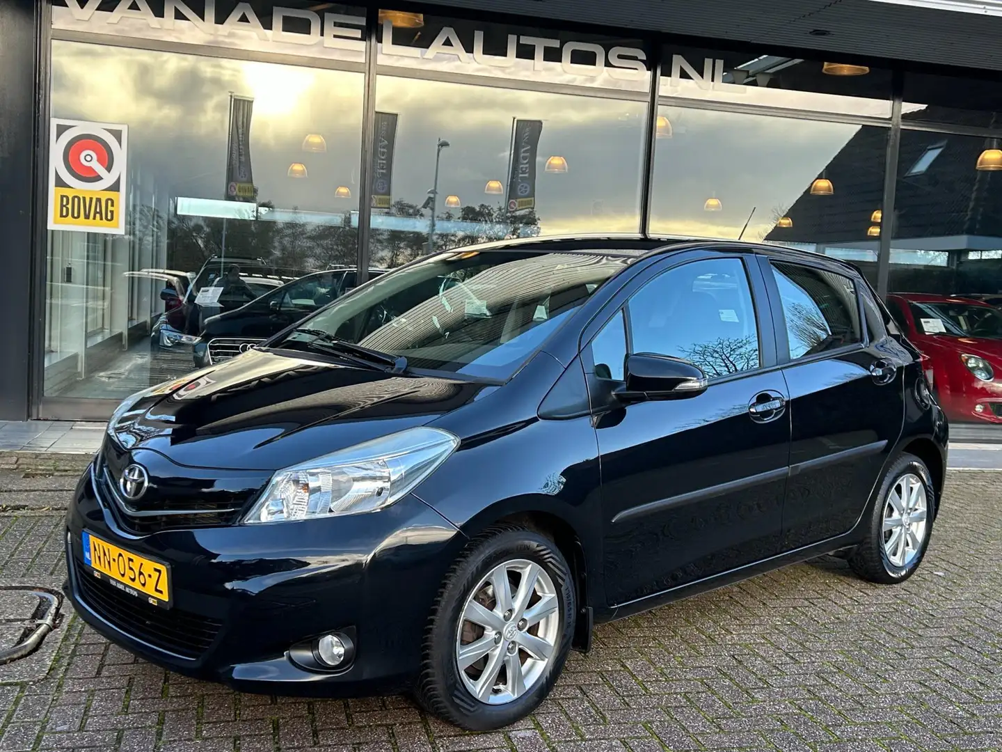 Toyota Yaris 1.3 VVT-i Aspiration Airco LM-Velgen Elek.Pakket N Schwarz - 1