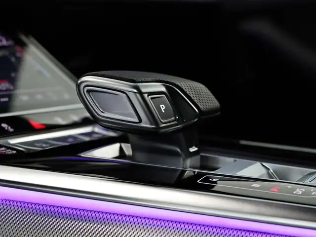 Audi RS Q8 view 26