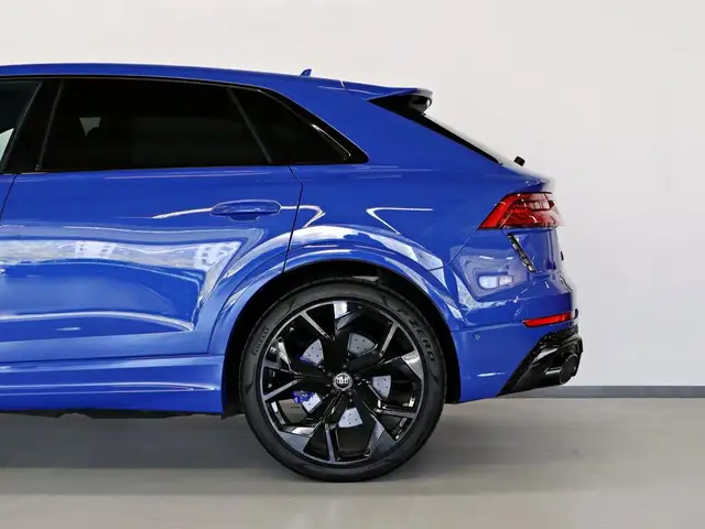 Audi RS Q8 view 16