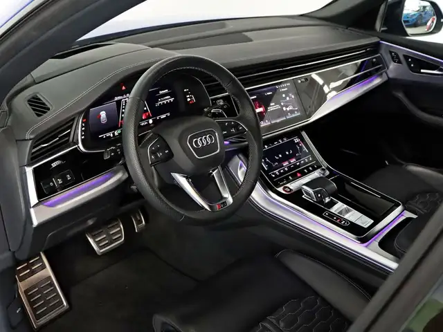 Audi RS Q8 view 25