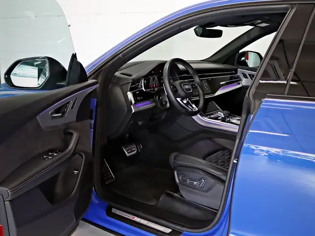 Audi RS Q8 view 7