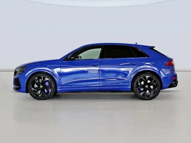 Audi RS Q8 view 3