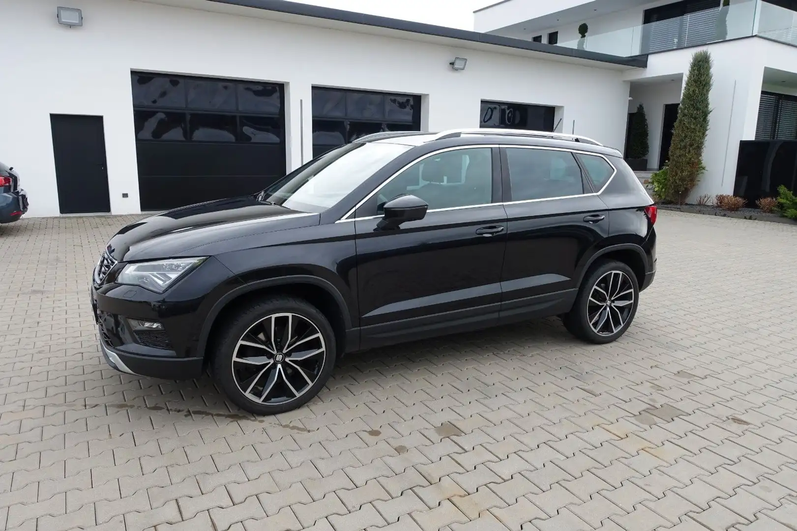 SEAT Ateca 2.0TDI Xcellence 4Drive *ACC*Kamera* Schwarz - 1
