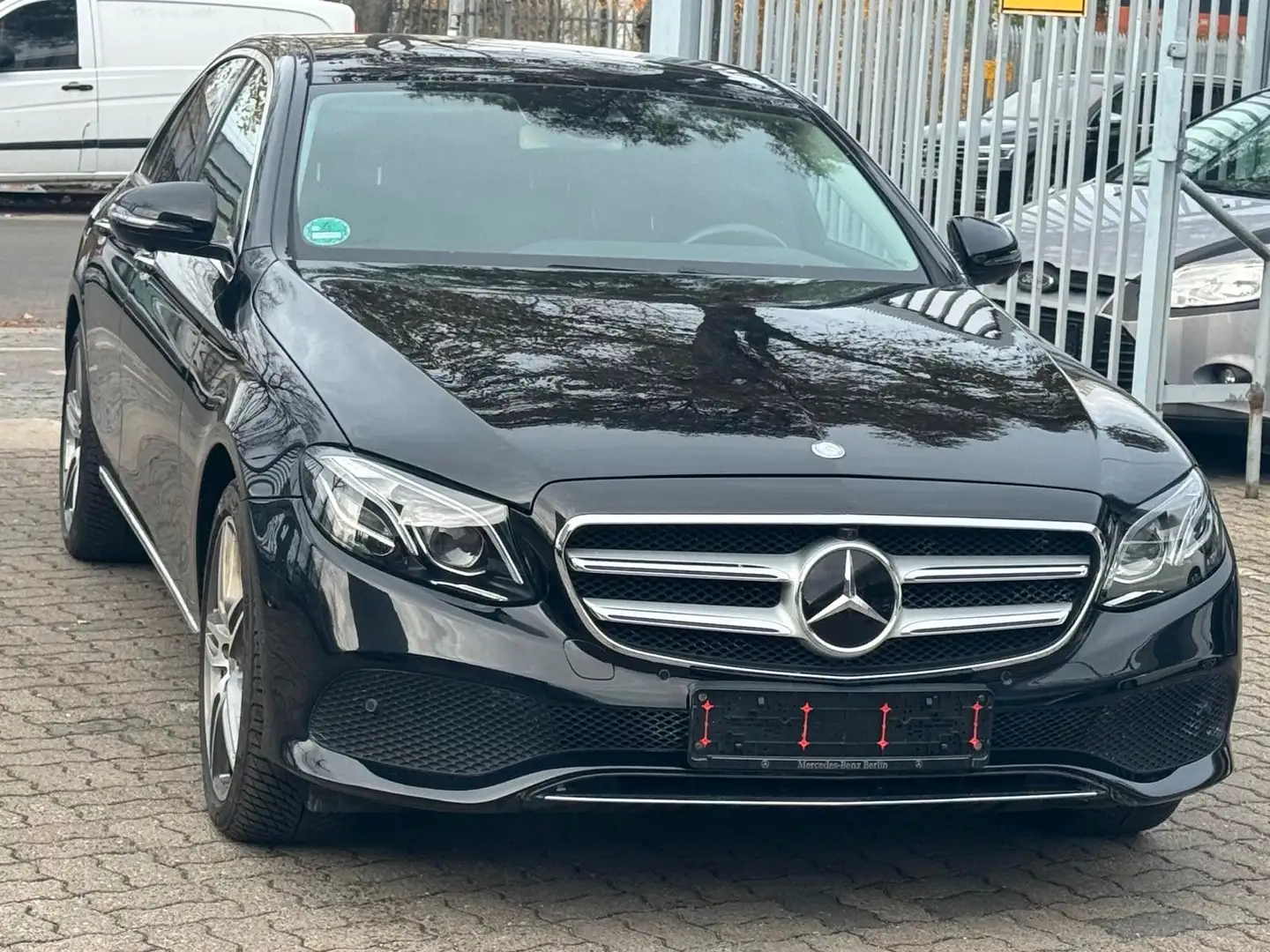 Mercedes-Benz E 350 E350 CDI 9G/PanoD/HuP/ 360°Burmester/WideS/86tkm Noir - 1