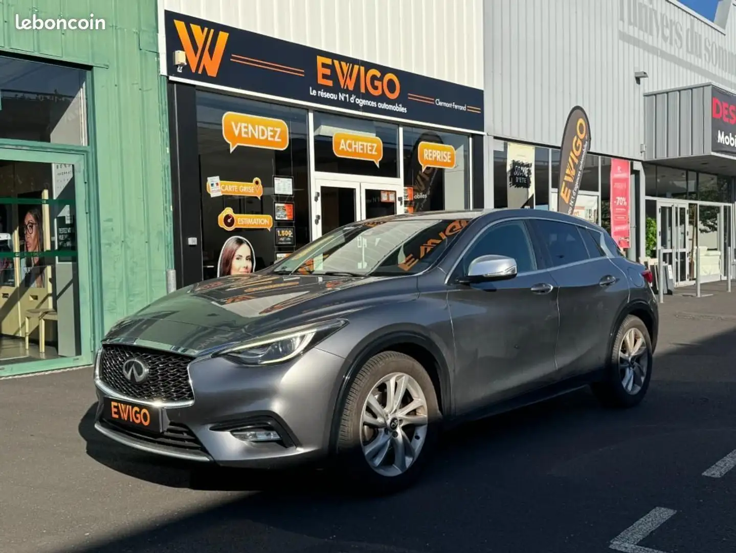 Infiniti Q30 1.5 D 110 CH BUSINESS ENTRETIEN COMPLET Gris - 1