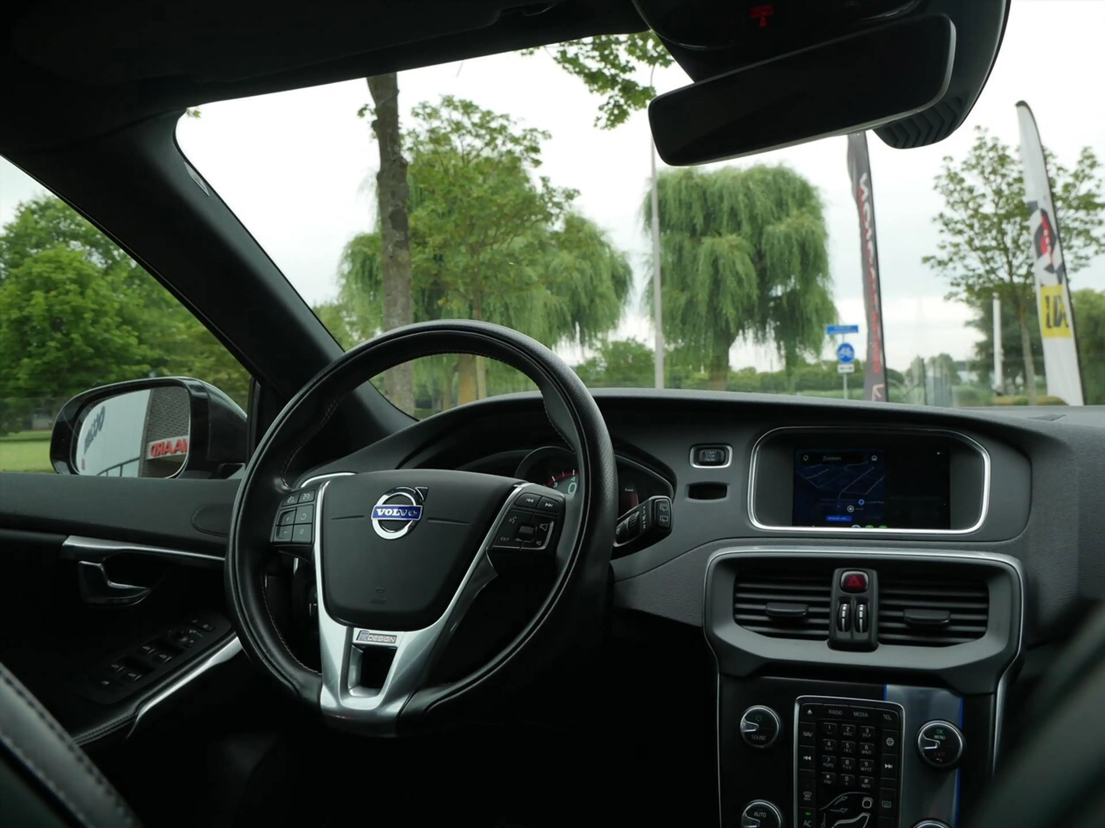 Volvo V40 2.0 T5 Carbon Edition — photo 10