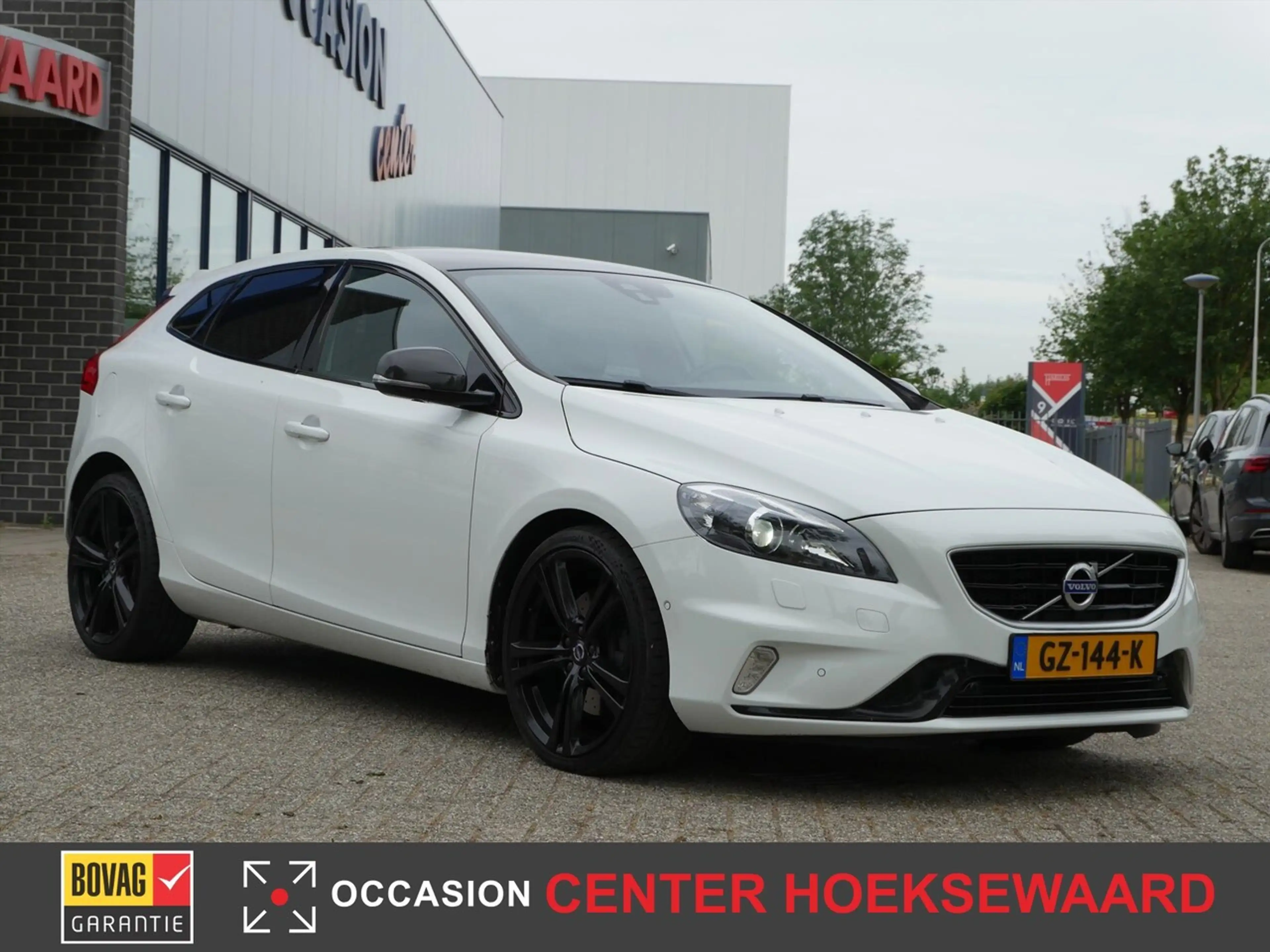 Volvo V40 2.0 T5 Carbon Edition — photo 7