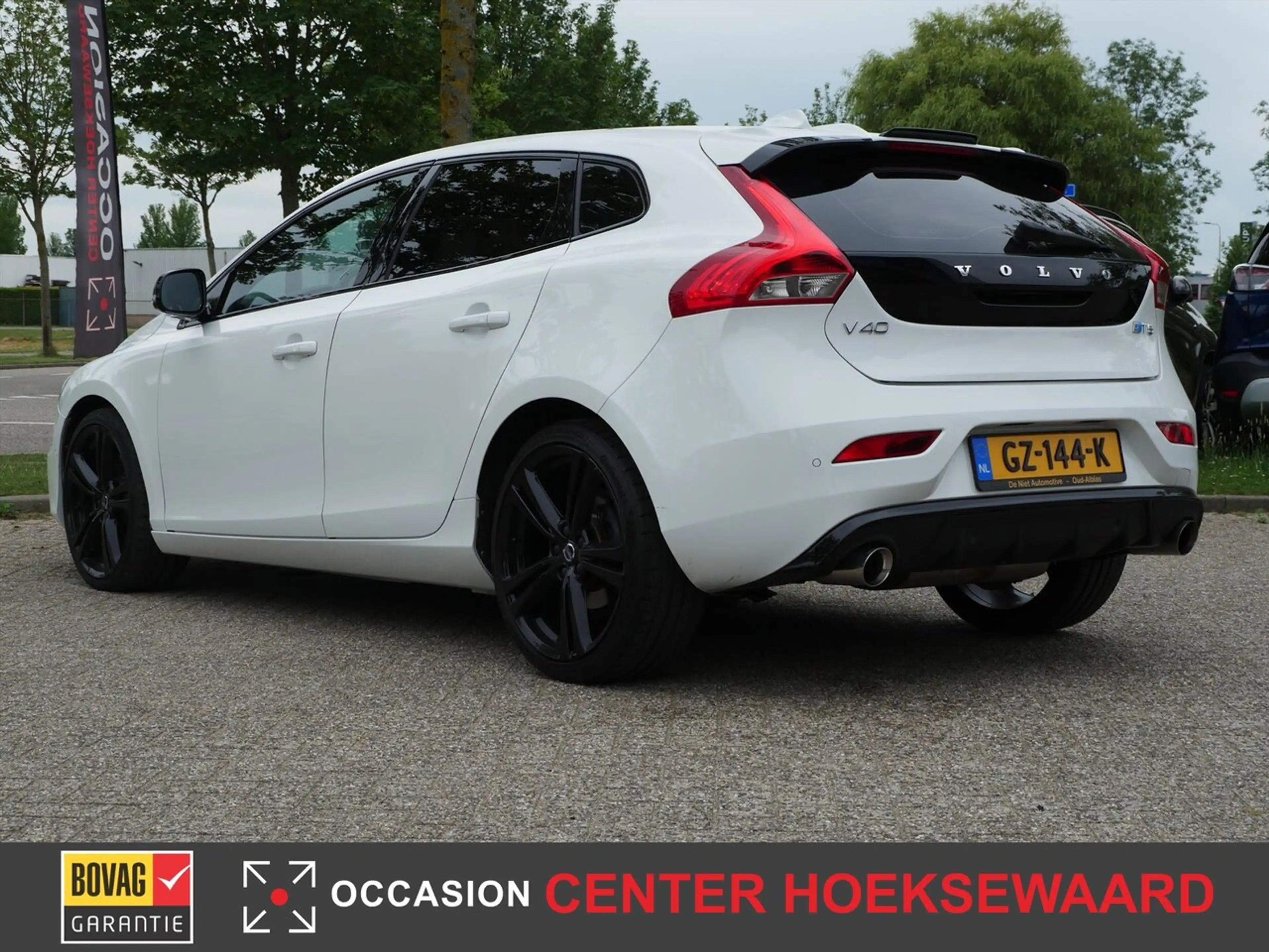 Volvo V40 2.0 T5 Carbon Edition — photo 9