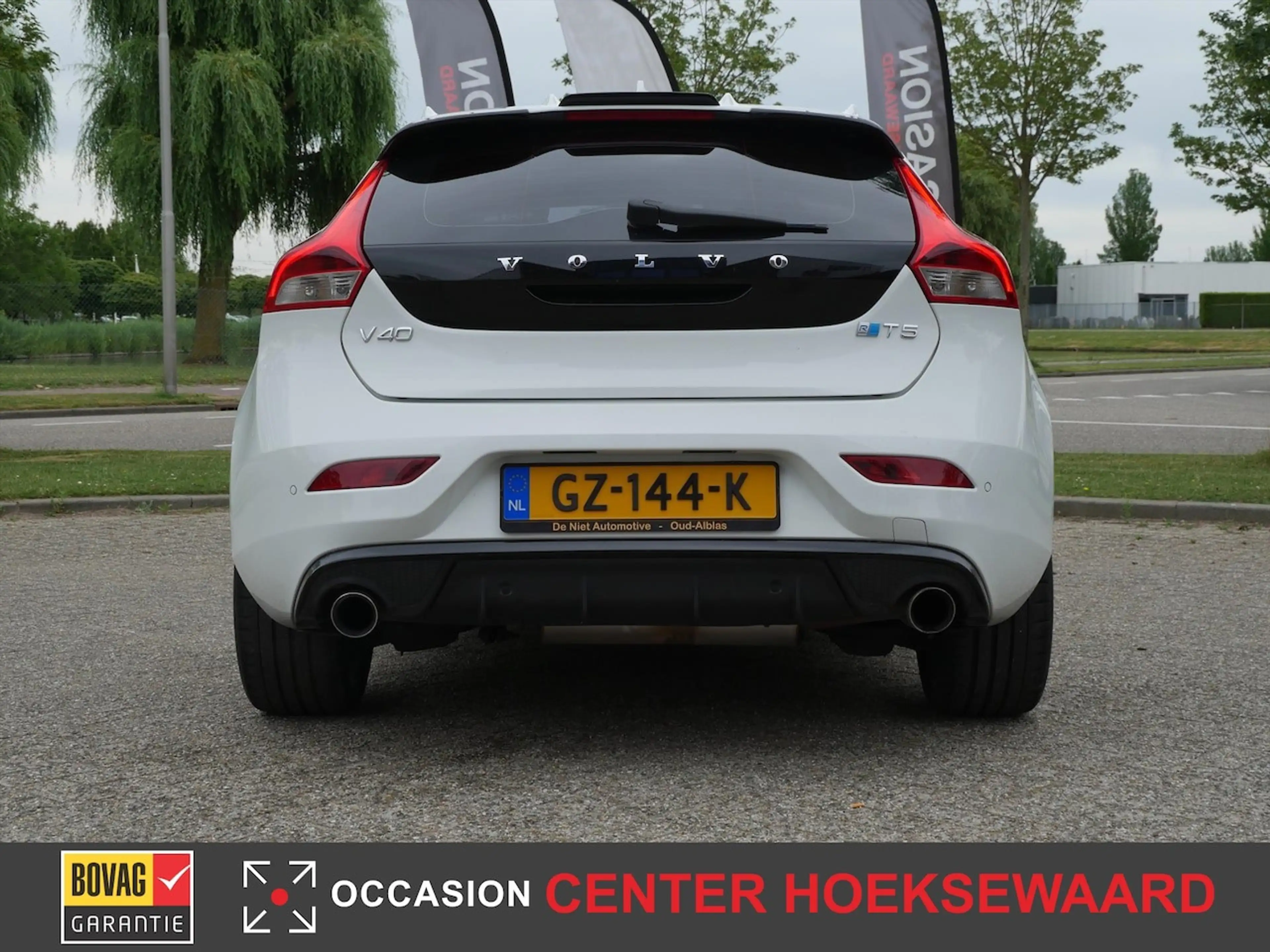 Volvo V40 2.0 T5 Carbon Edition — photo 12