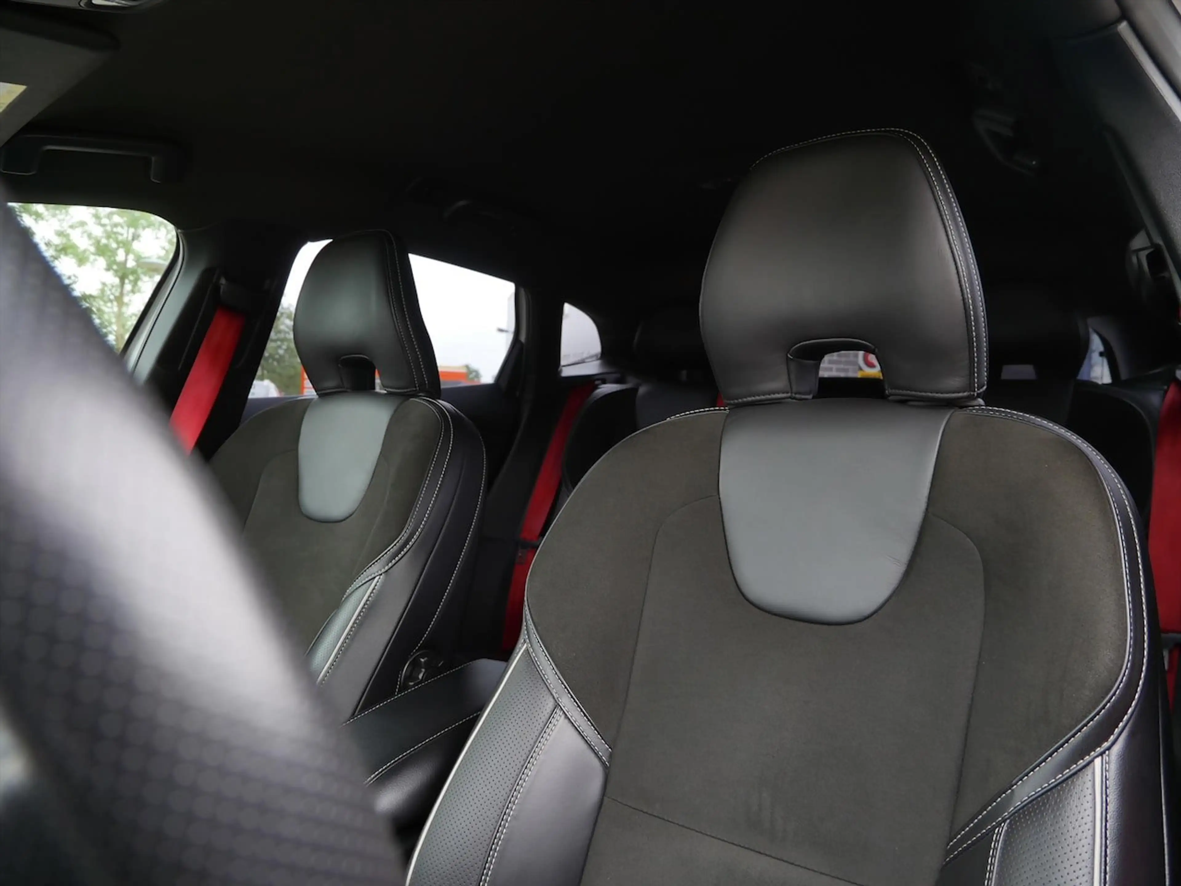 Volvo V40 2.0 T5 Carbon Edition — photo 8