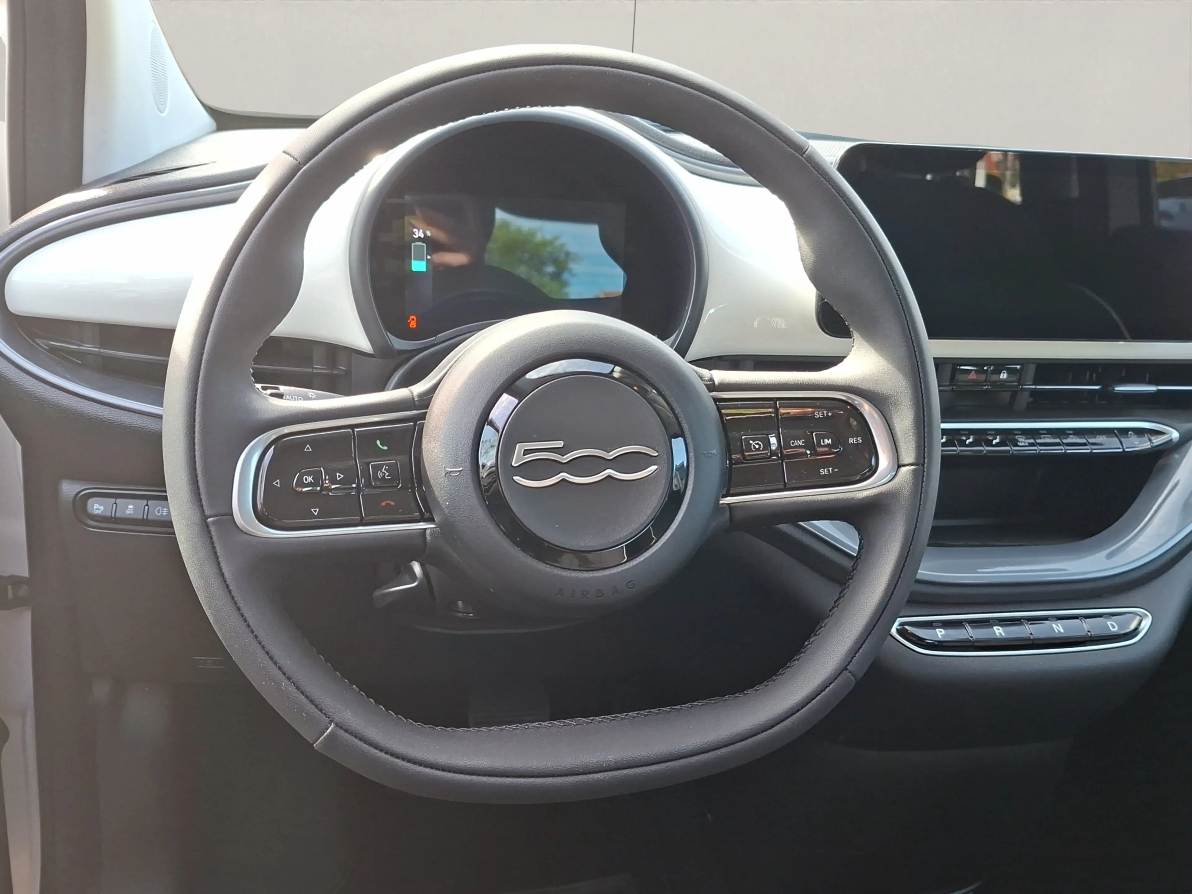Fiat 500e Icon ACC+SHZ+360+Kam.+KlimaA+LM+SpurW+ — photo 9