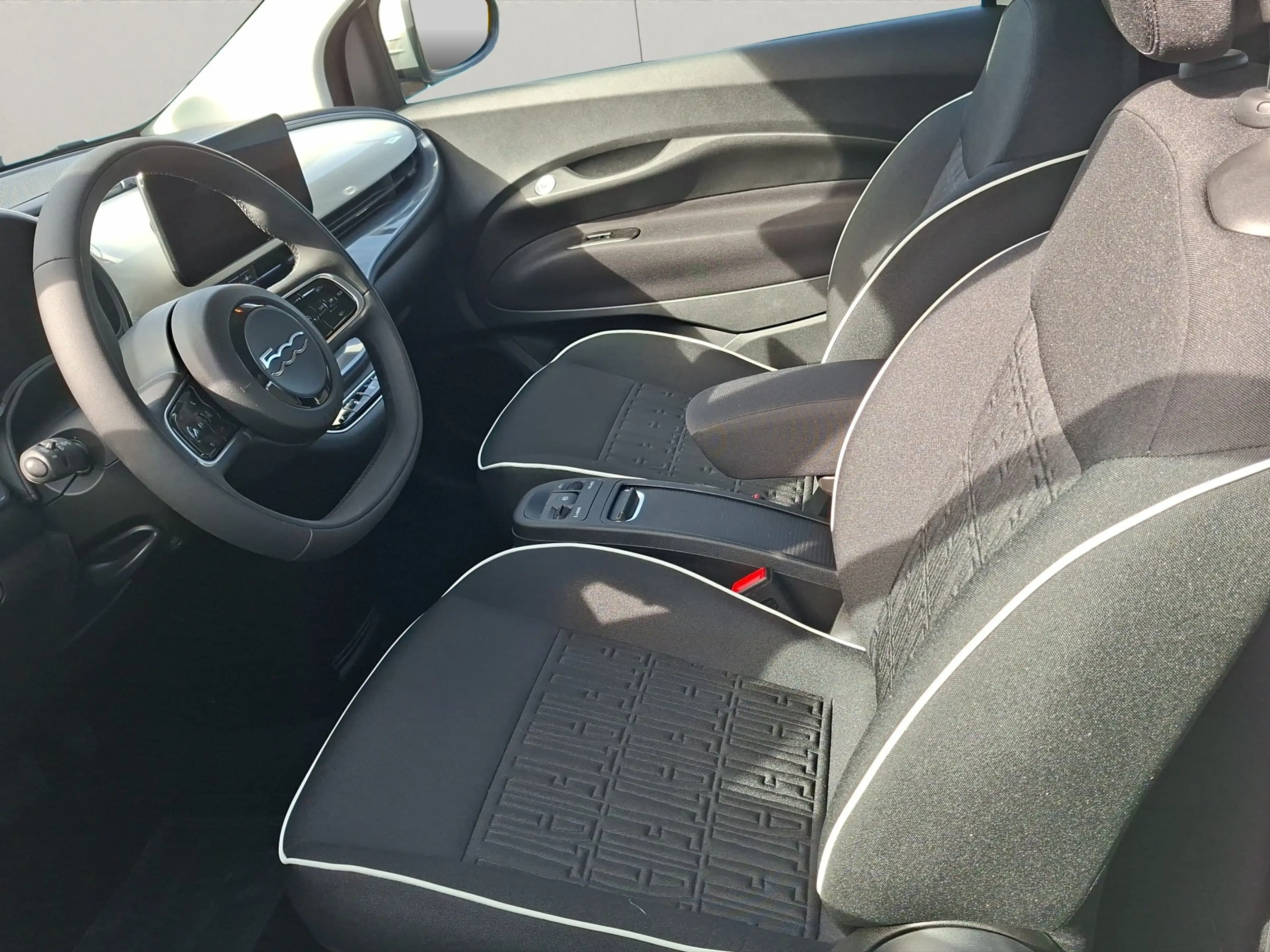 Fiat 500e Icon ACC+SHZ+360+Kam.+KlimaA+LM+SpurW+ — photo 8