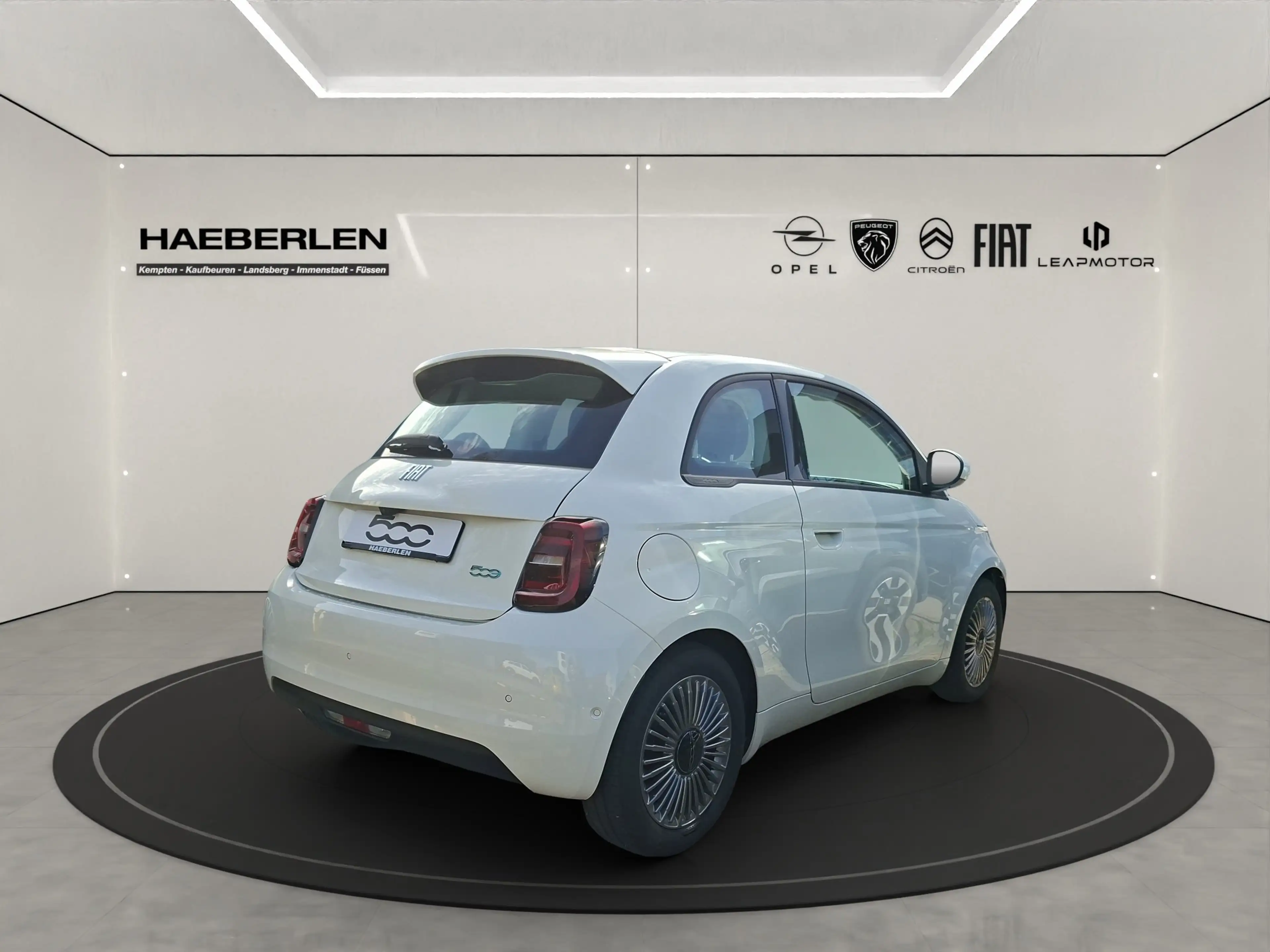 Fiat 500e Icon ACC+SHZ+360+Kam.+KlimaA+LM+SpurW+ — photo 5
