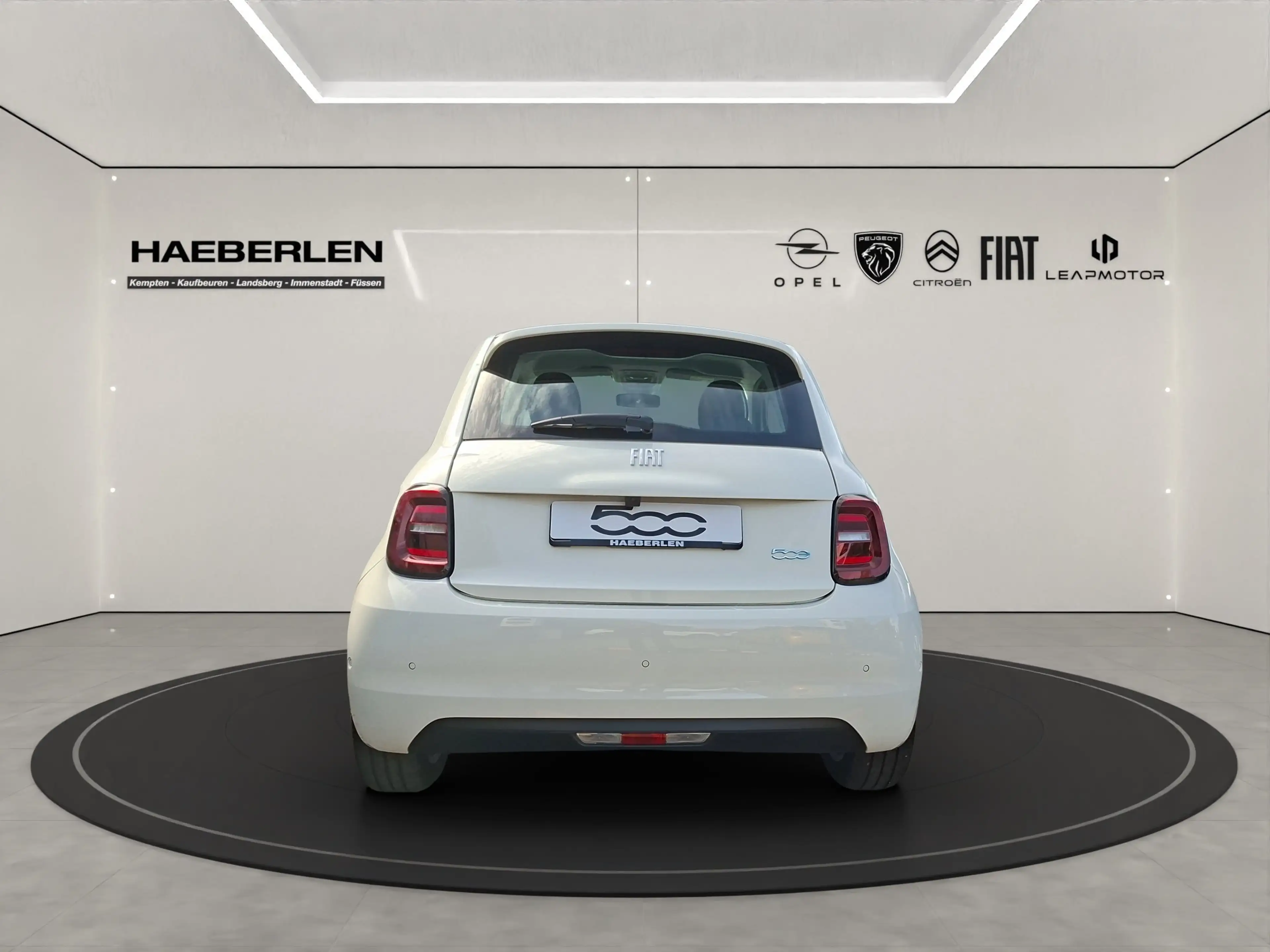 Fiat 500e Icon ACC+SHZ+360+Kam.+KlimaA+LM+SpurW+ — photo 4
