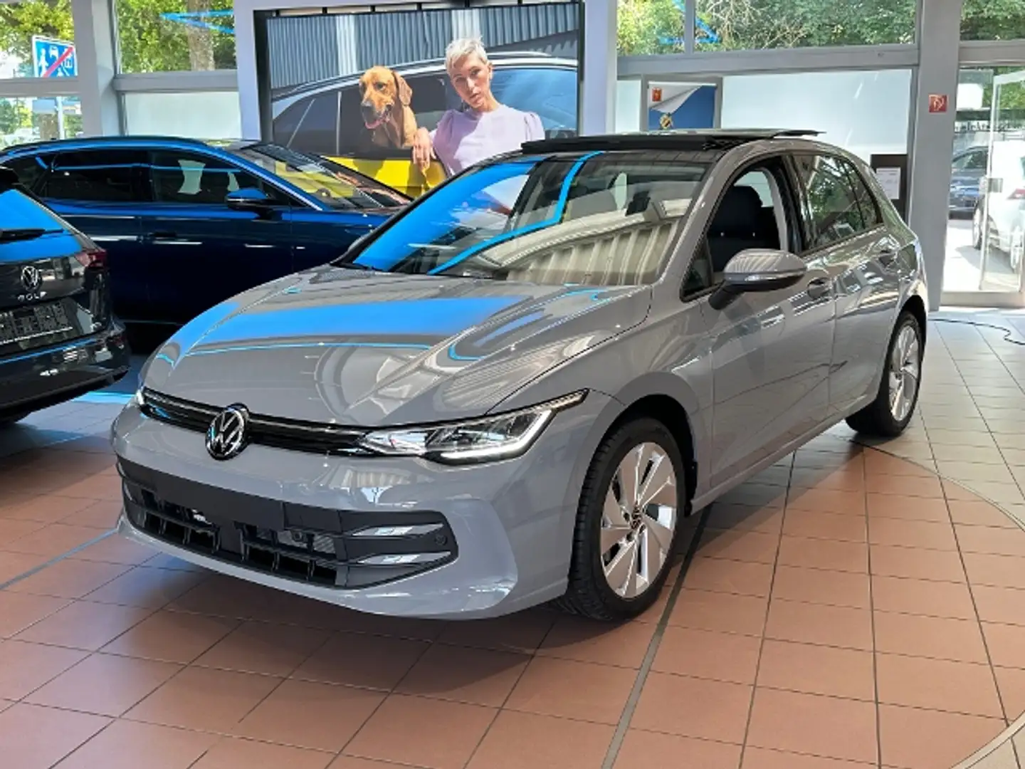 Volkswagen Golf VIII 1,5 TSI LIFE PANO Gris - 2