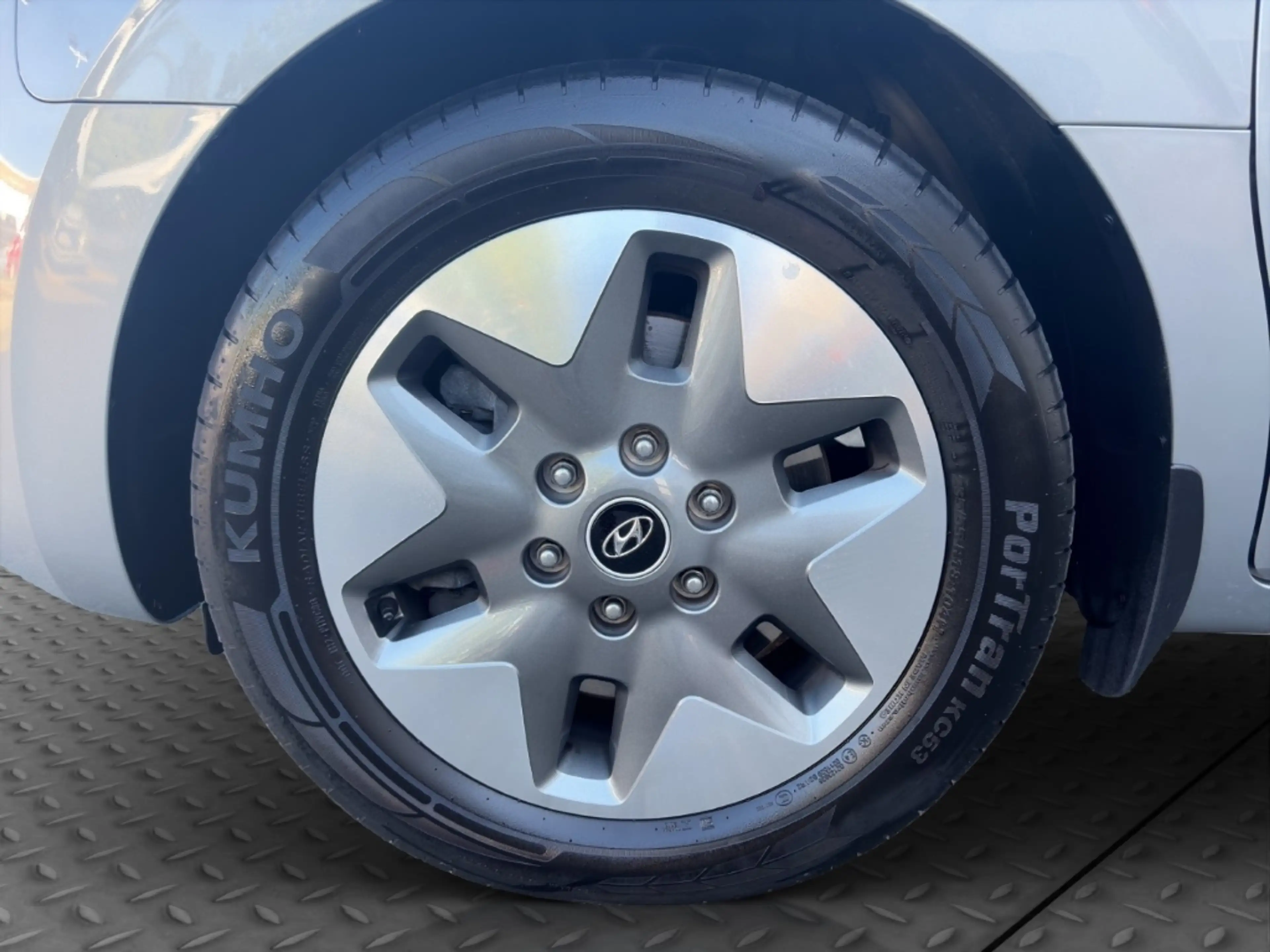 Hyundai STARIA PRIME 2.2 CRDi 4WD *PANO*LEDER*LED*CARPLAY* — photo 6