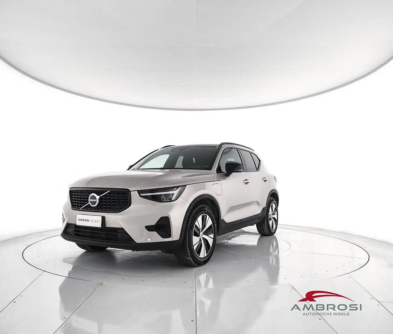Volvo XC40 T4 Recharge Plug-in Hybrid automatico Plus Dark Zlatá - 1